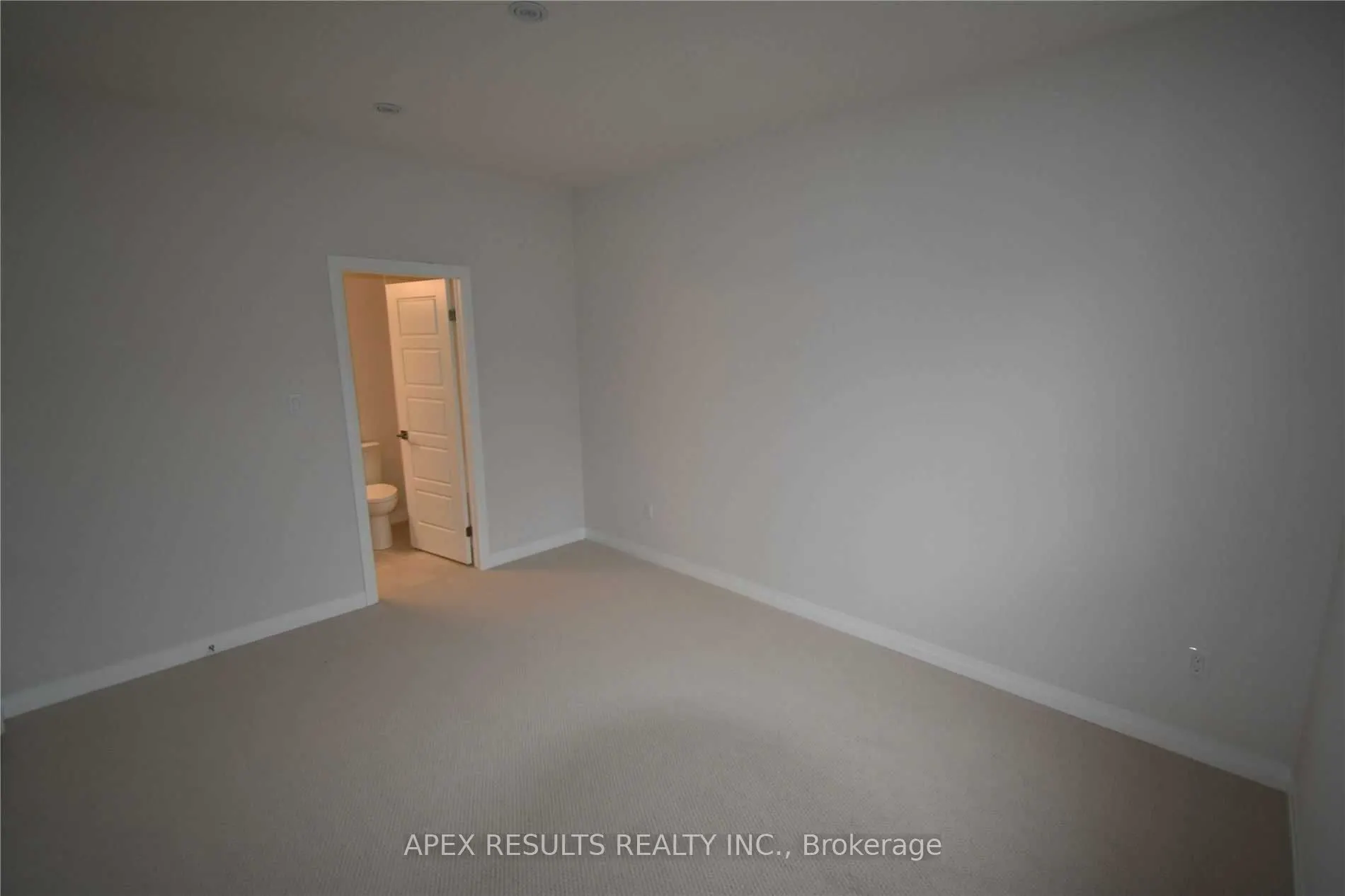 2362 New Street #4