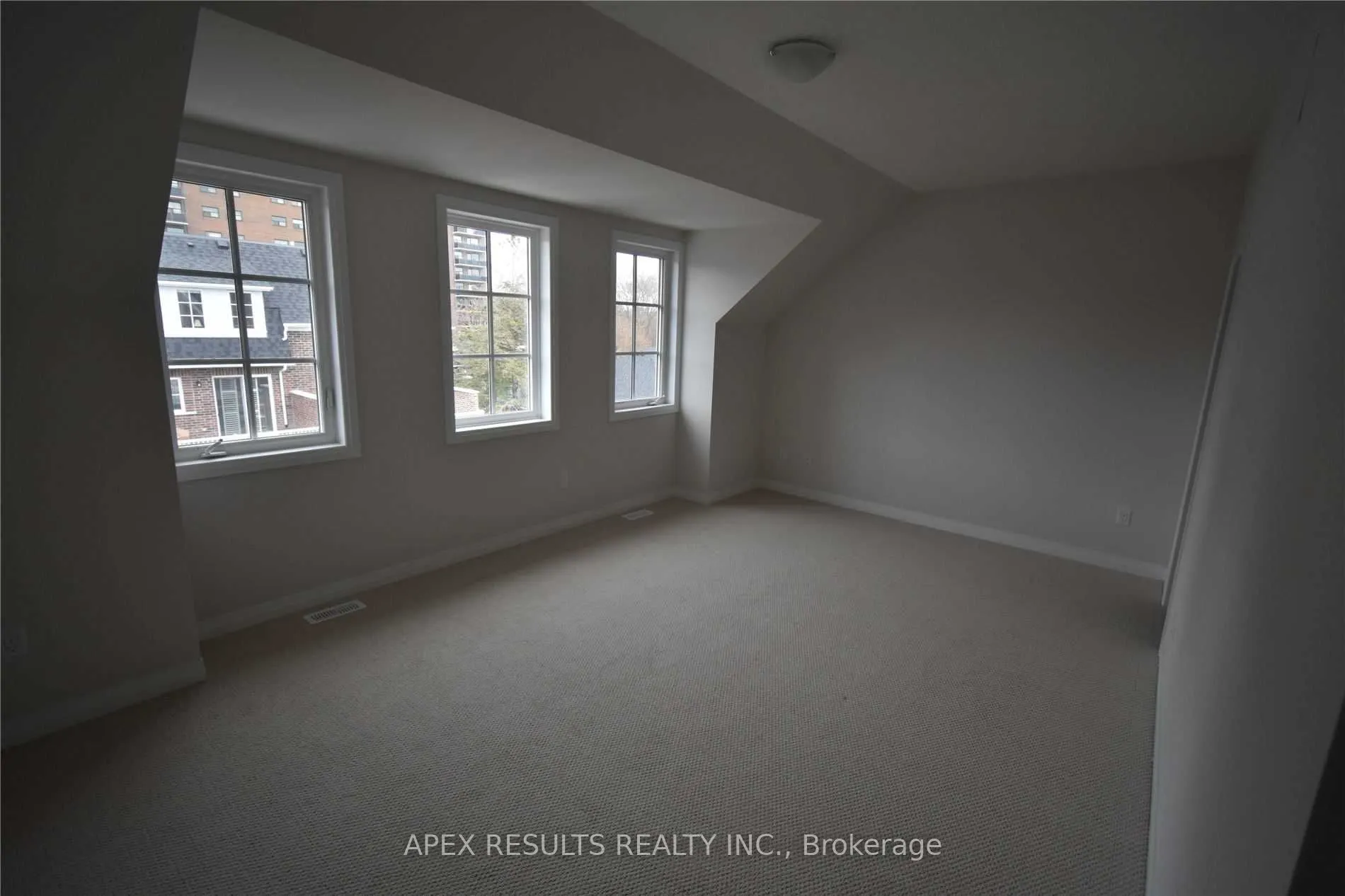 2362 New Street #4
