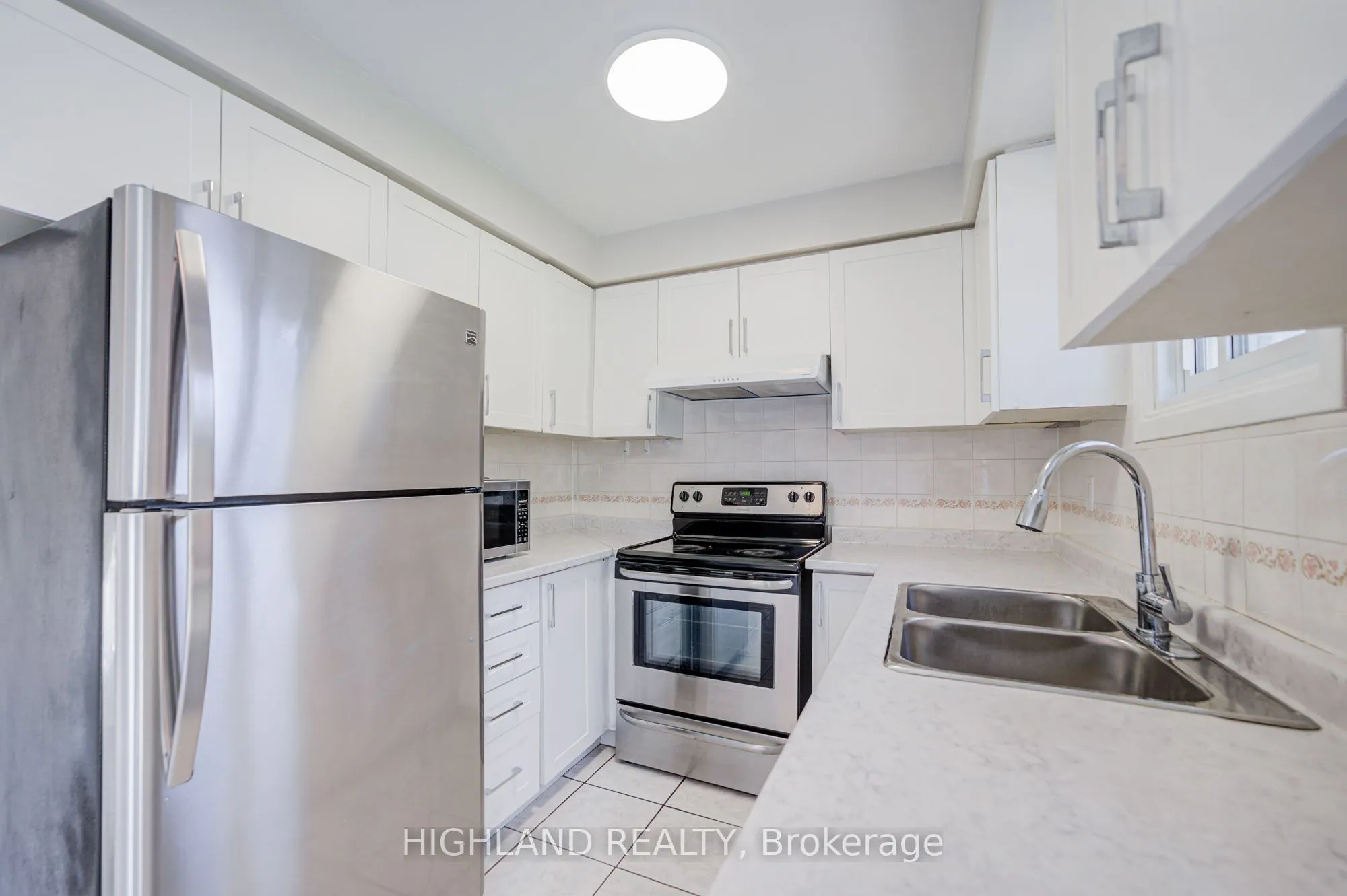 2032 Glenada Crescent
