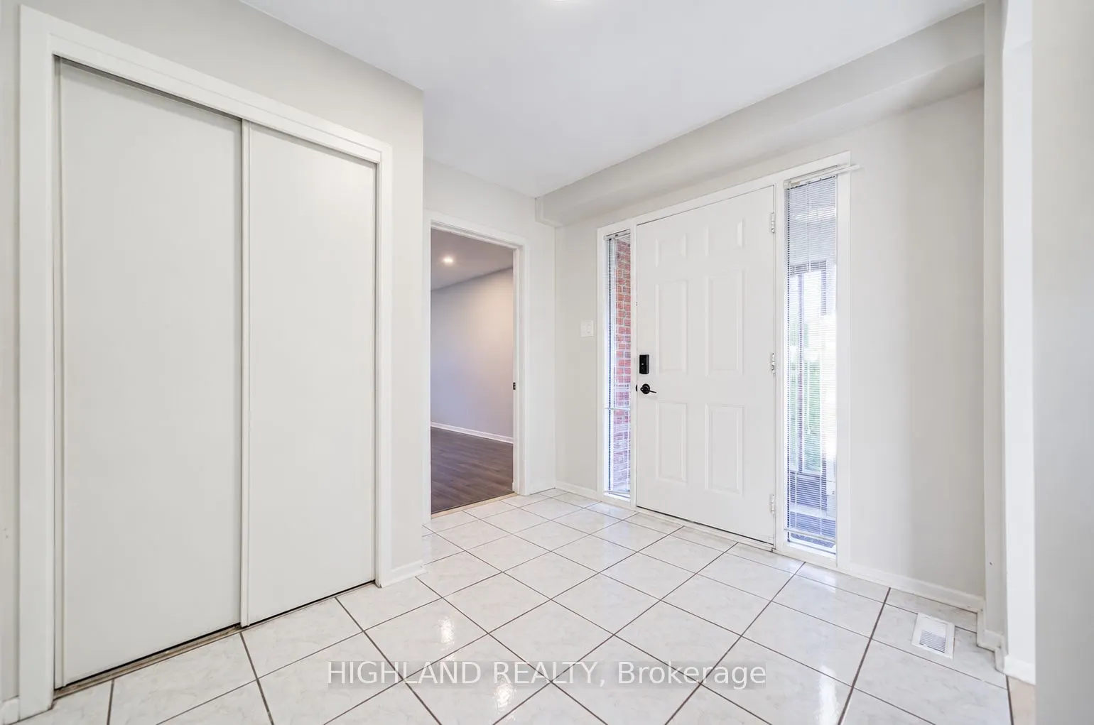 2032 Glenada Crescent