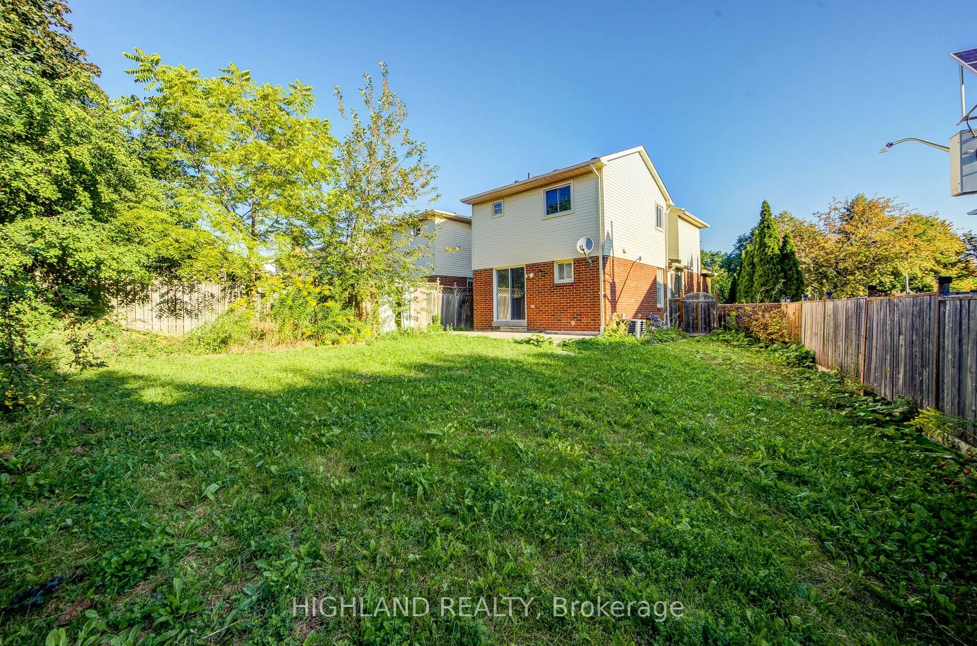 2032 Glenada Crescent