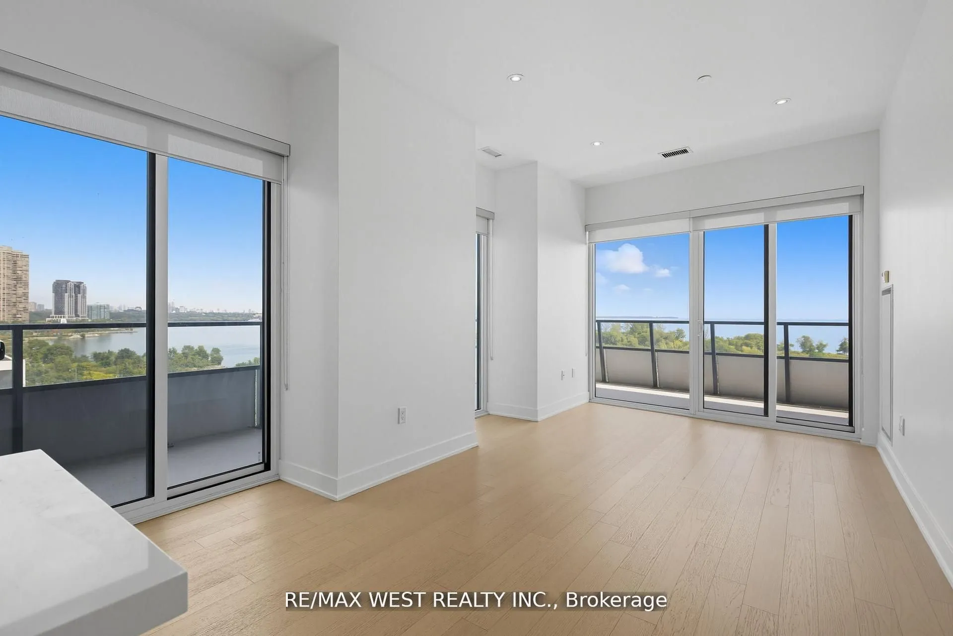 20 Shore Breeze Drive #702