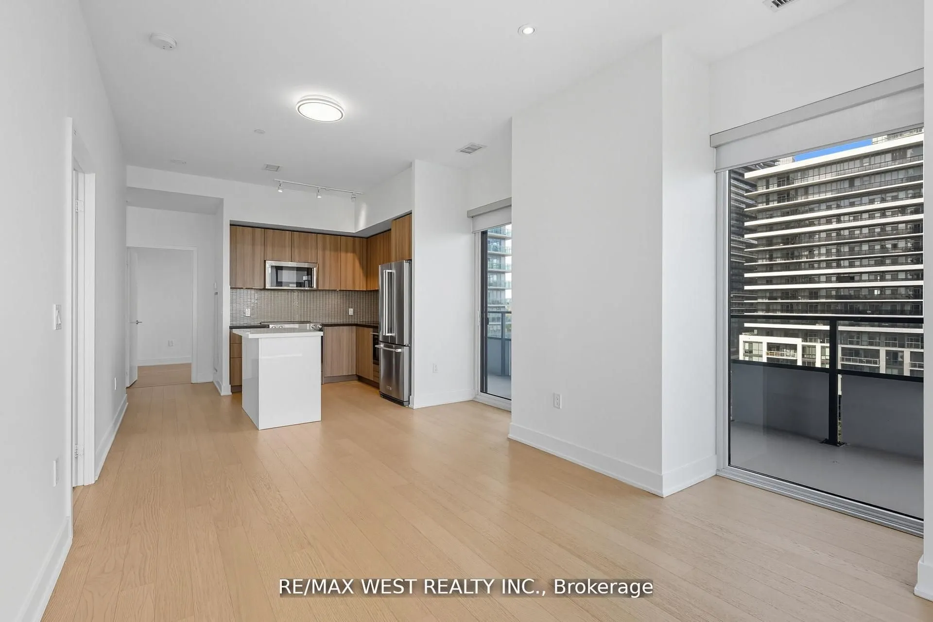 20 Shore Breeze Drive #702