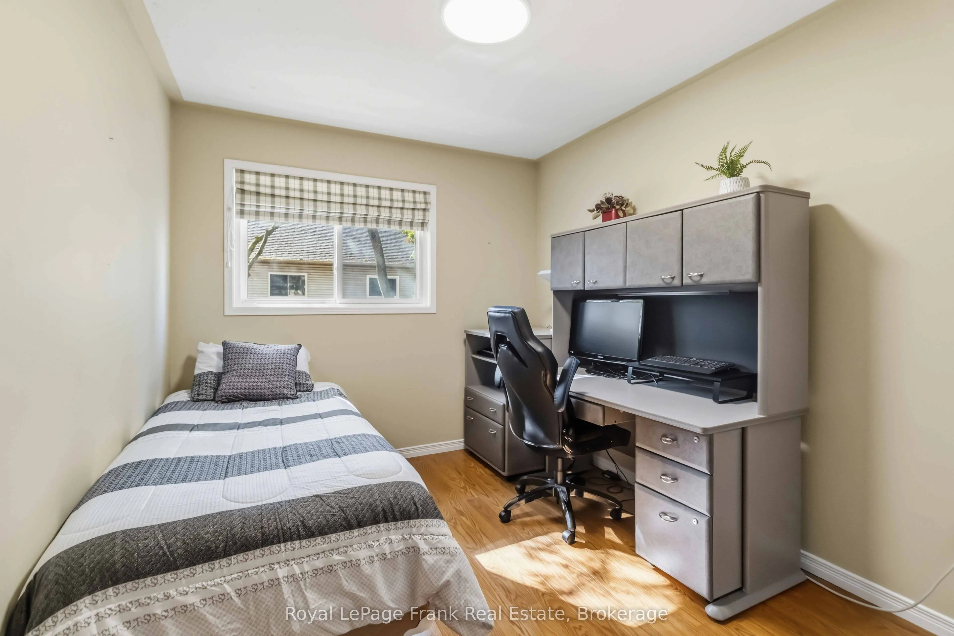 1385 Lakeshore Road W #27