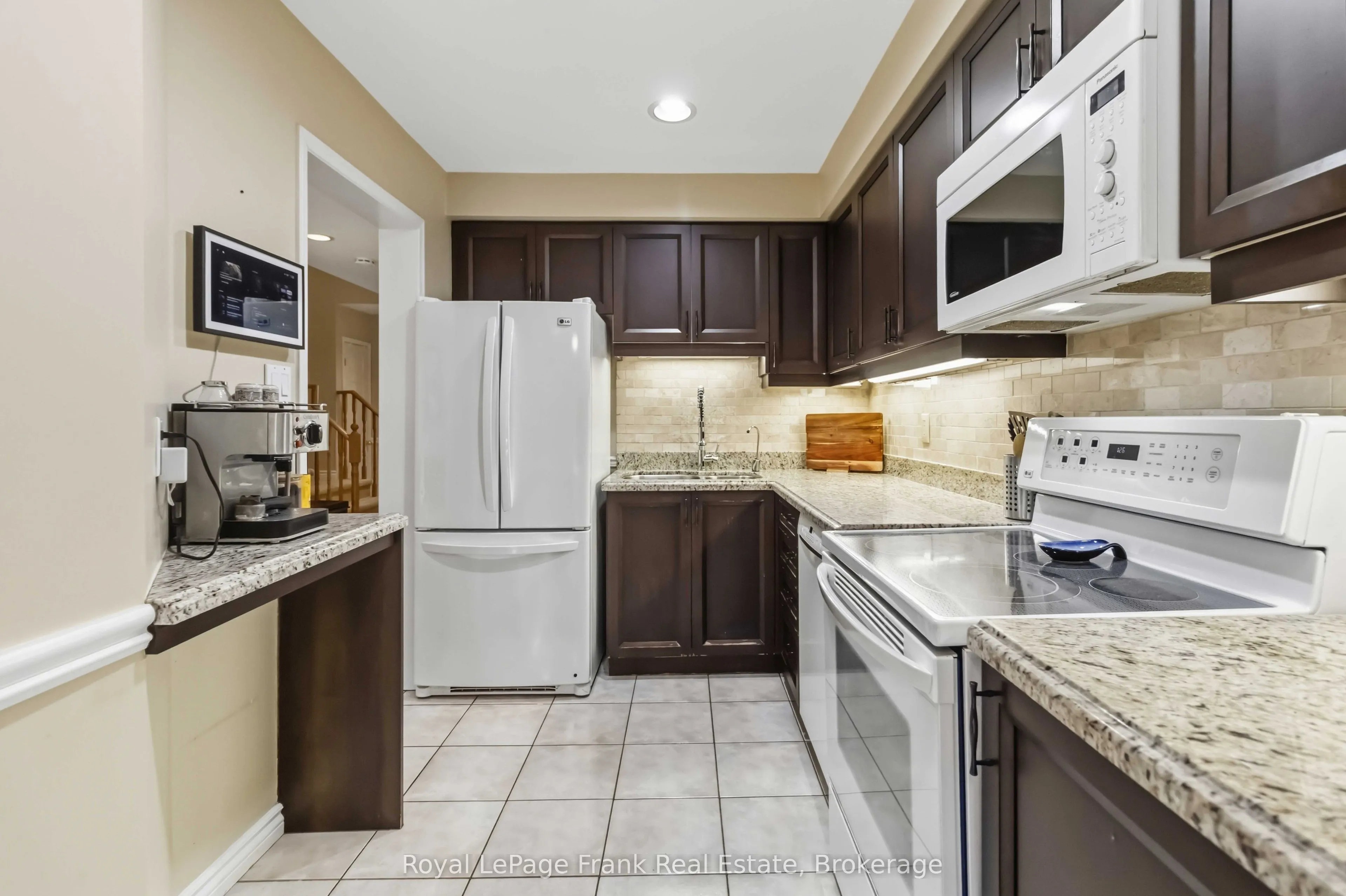 1385 Lakeshore Road W #27
