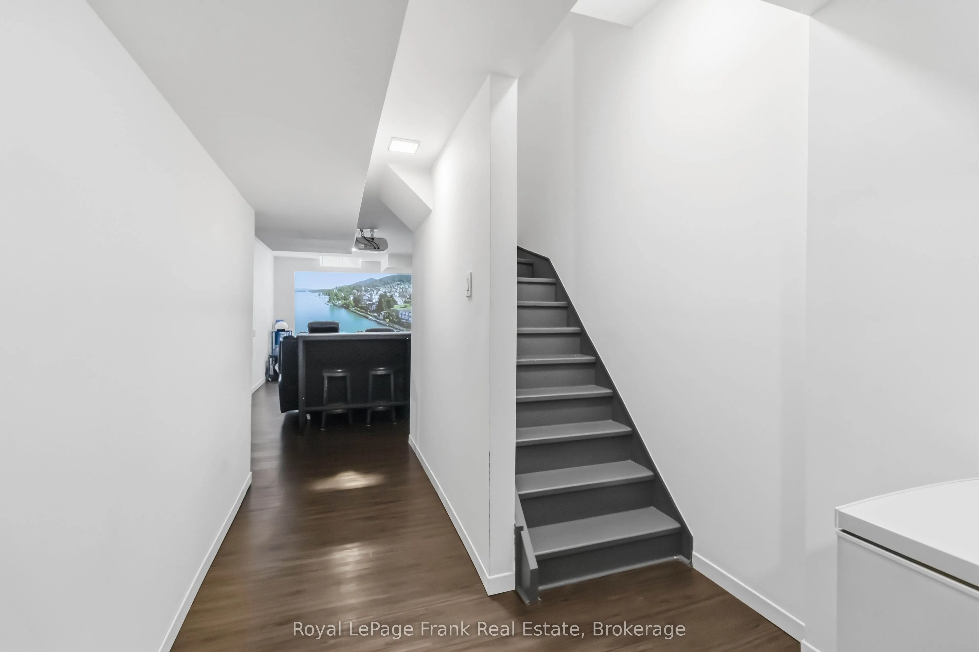 1385 Lakeshore Road W #27