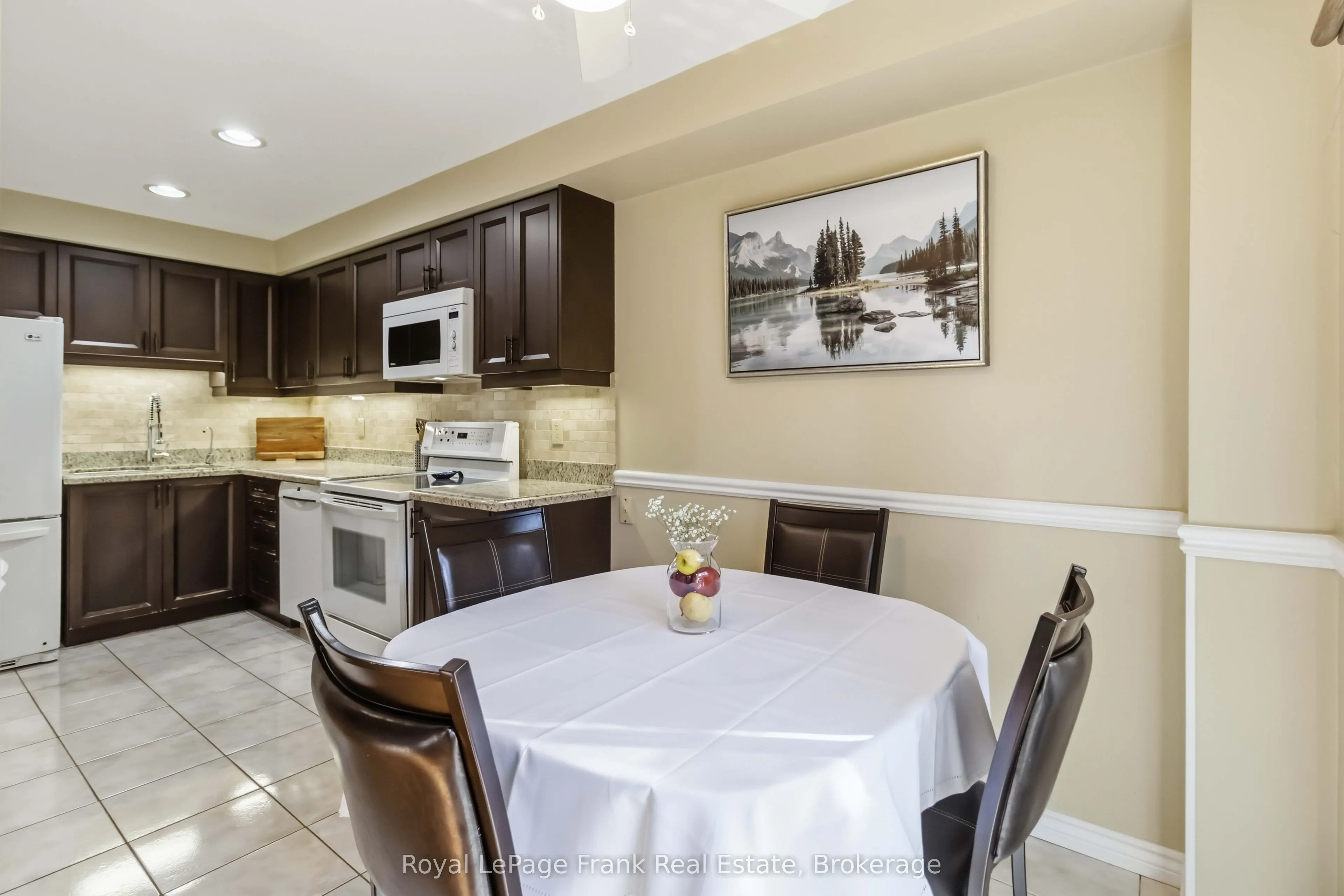 1385 Lakeshore Road W #27