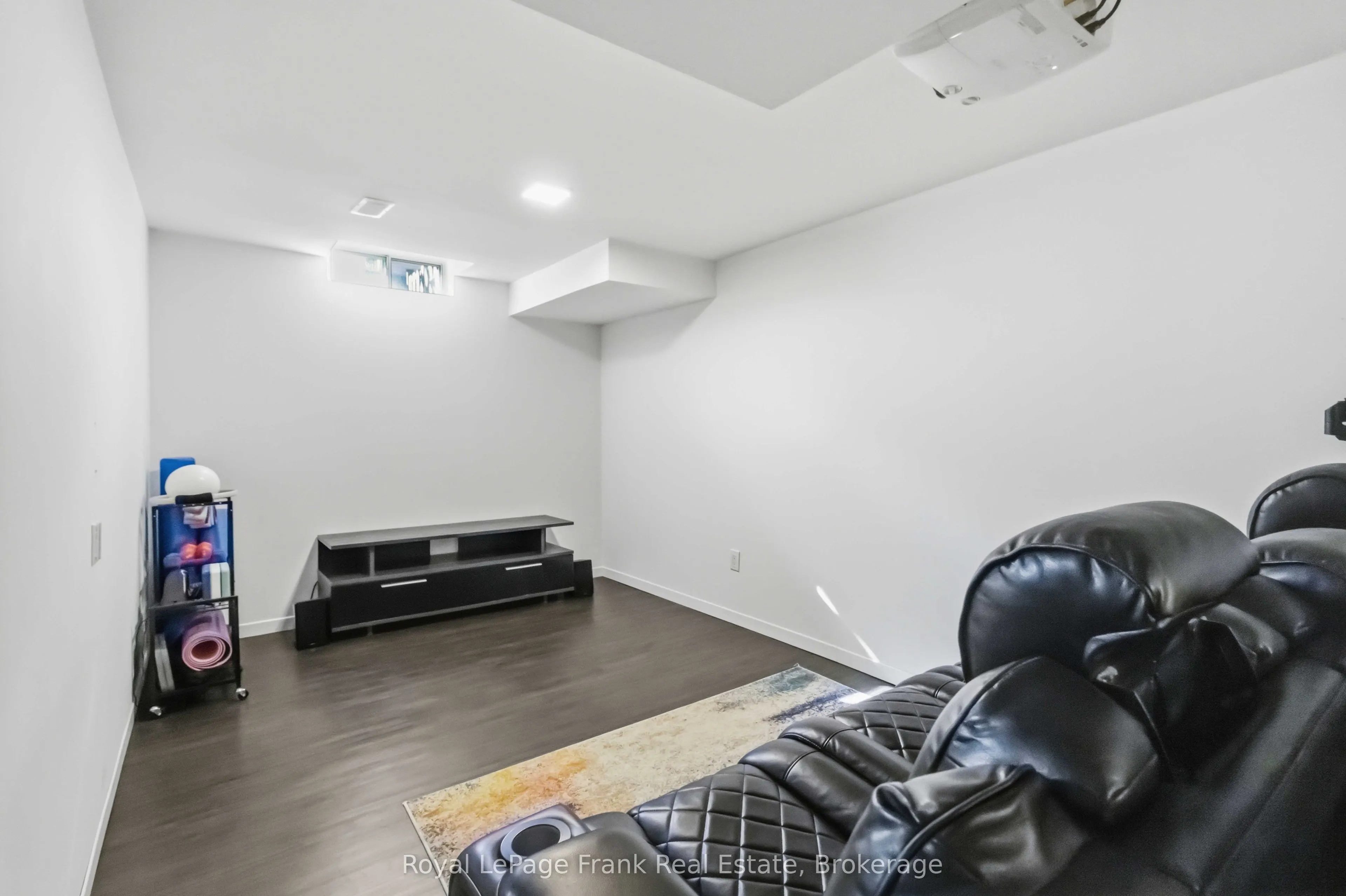 1385 Lakeshore Road W #27