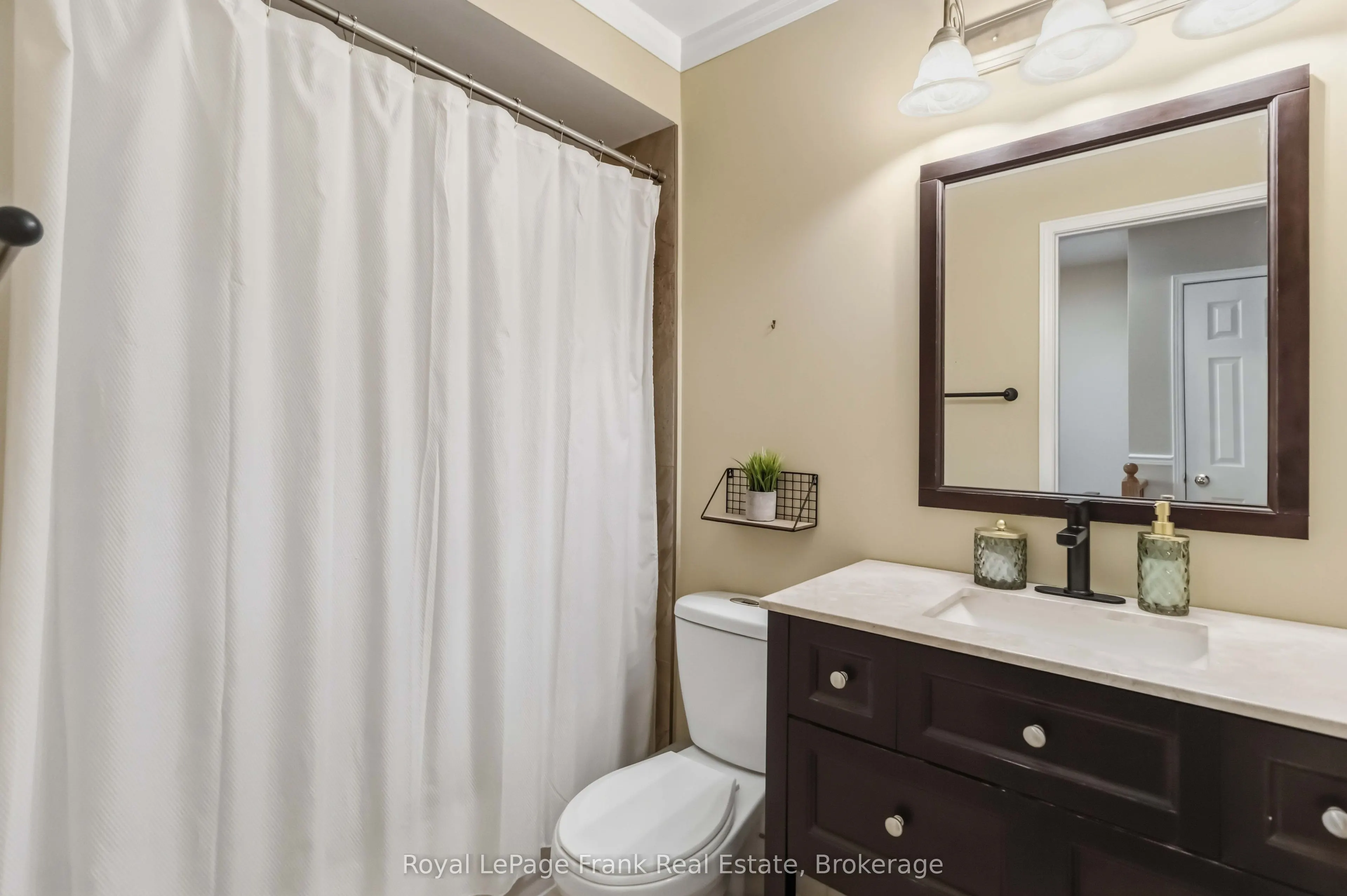 1385 Lakeshore Road W #27