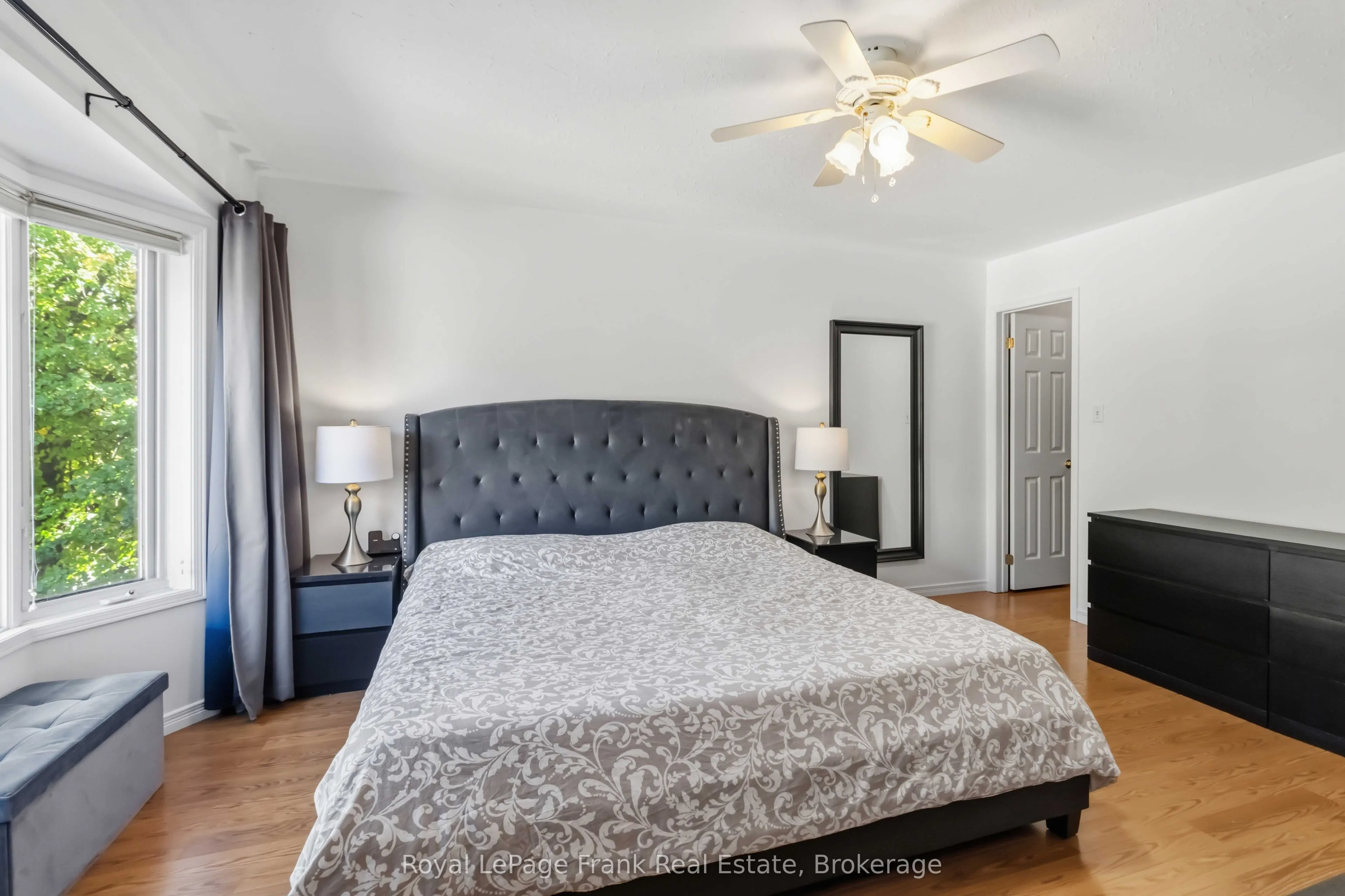 1385 Lakeshore Road W #27