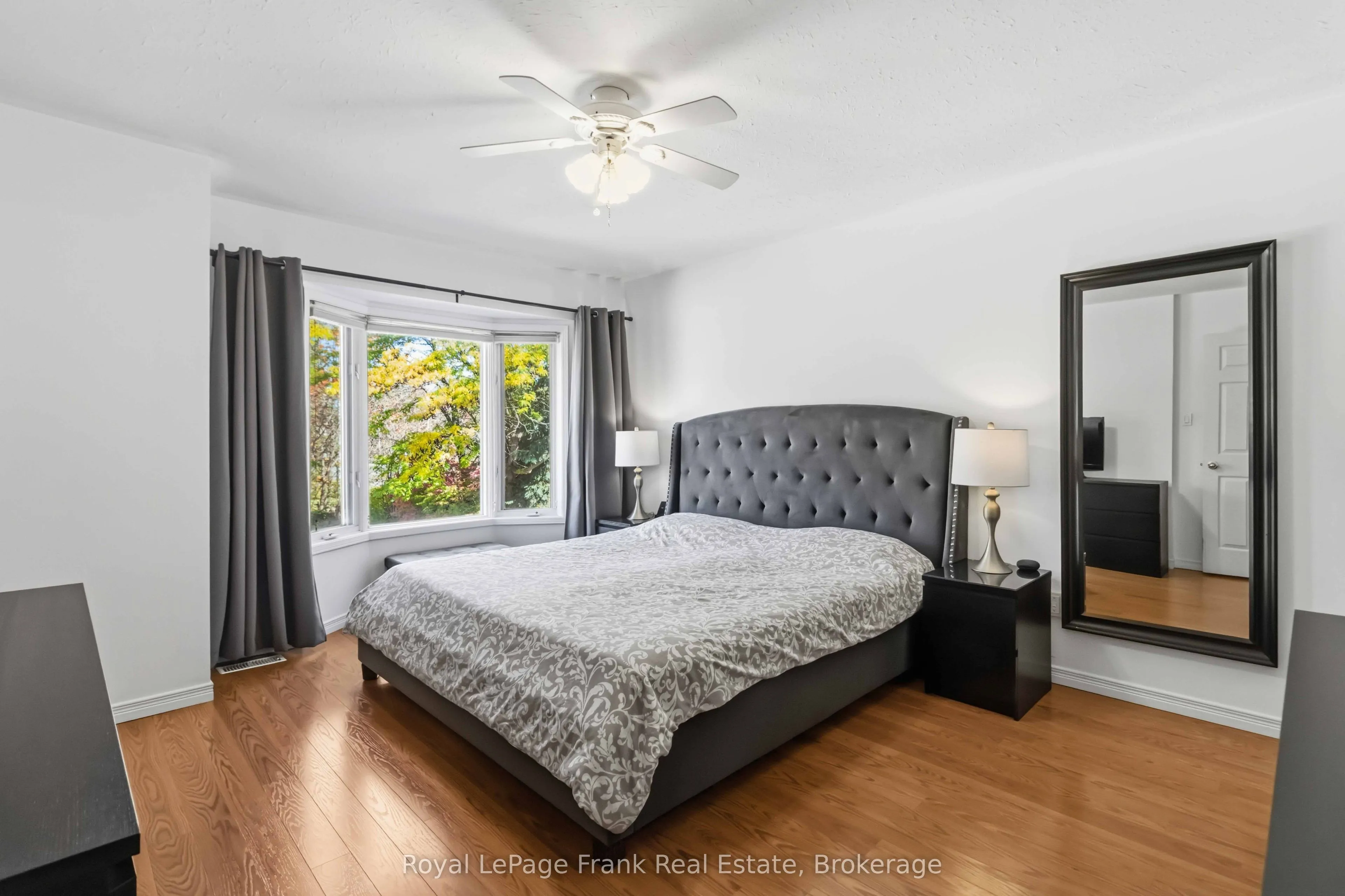 1385 Lakeshore Road W #27