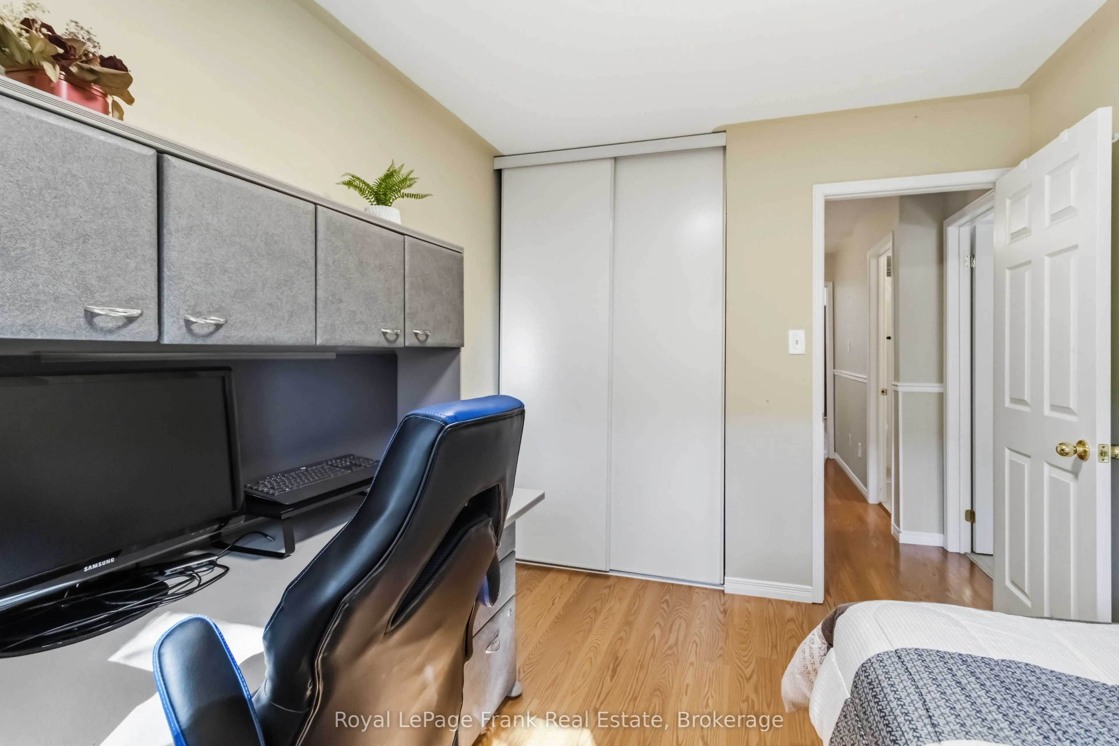 1385 Lakeshore Road W #27