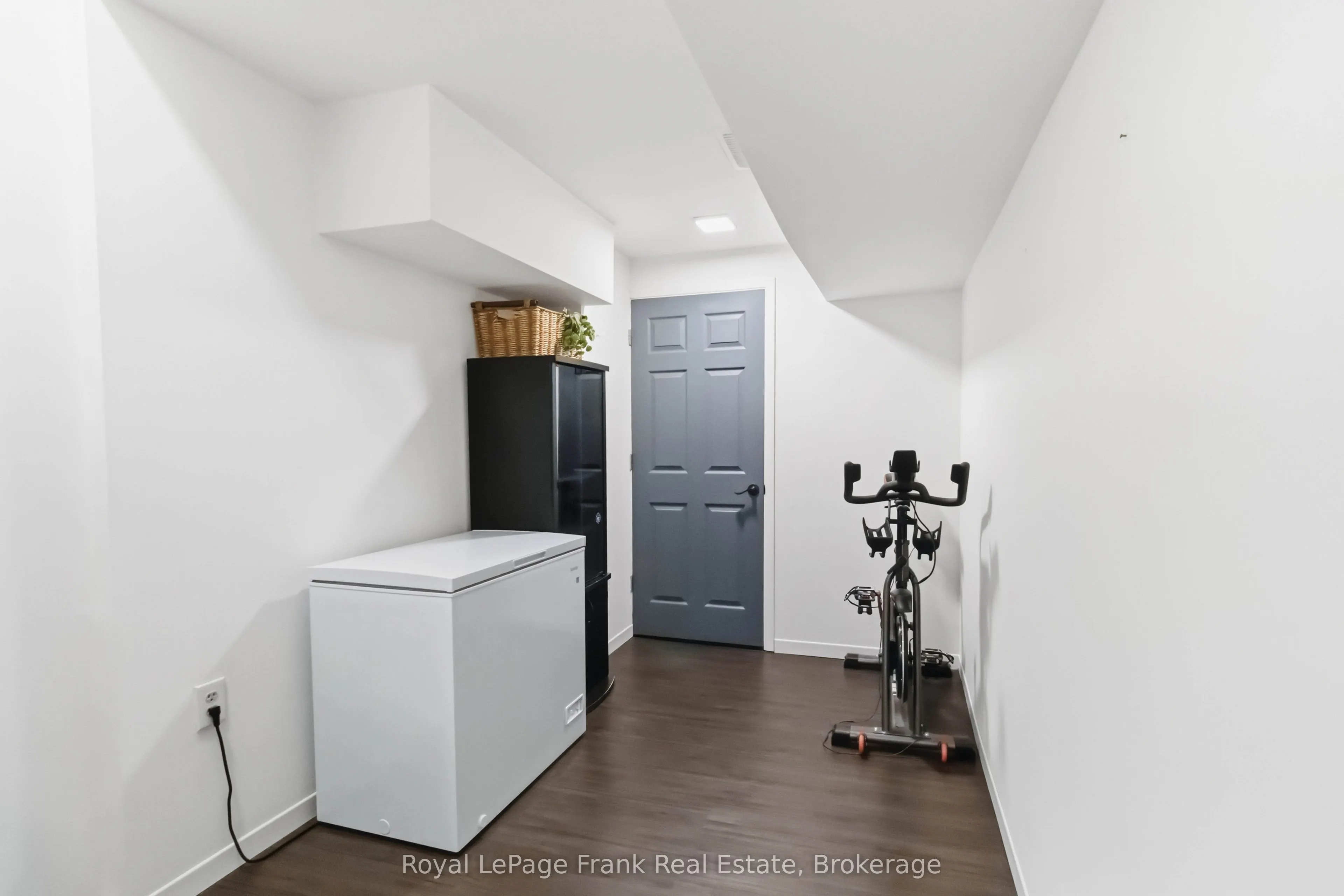 1385 Lakeshore Road W #27
