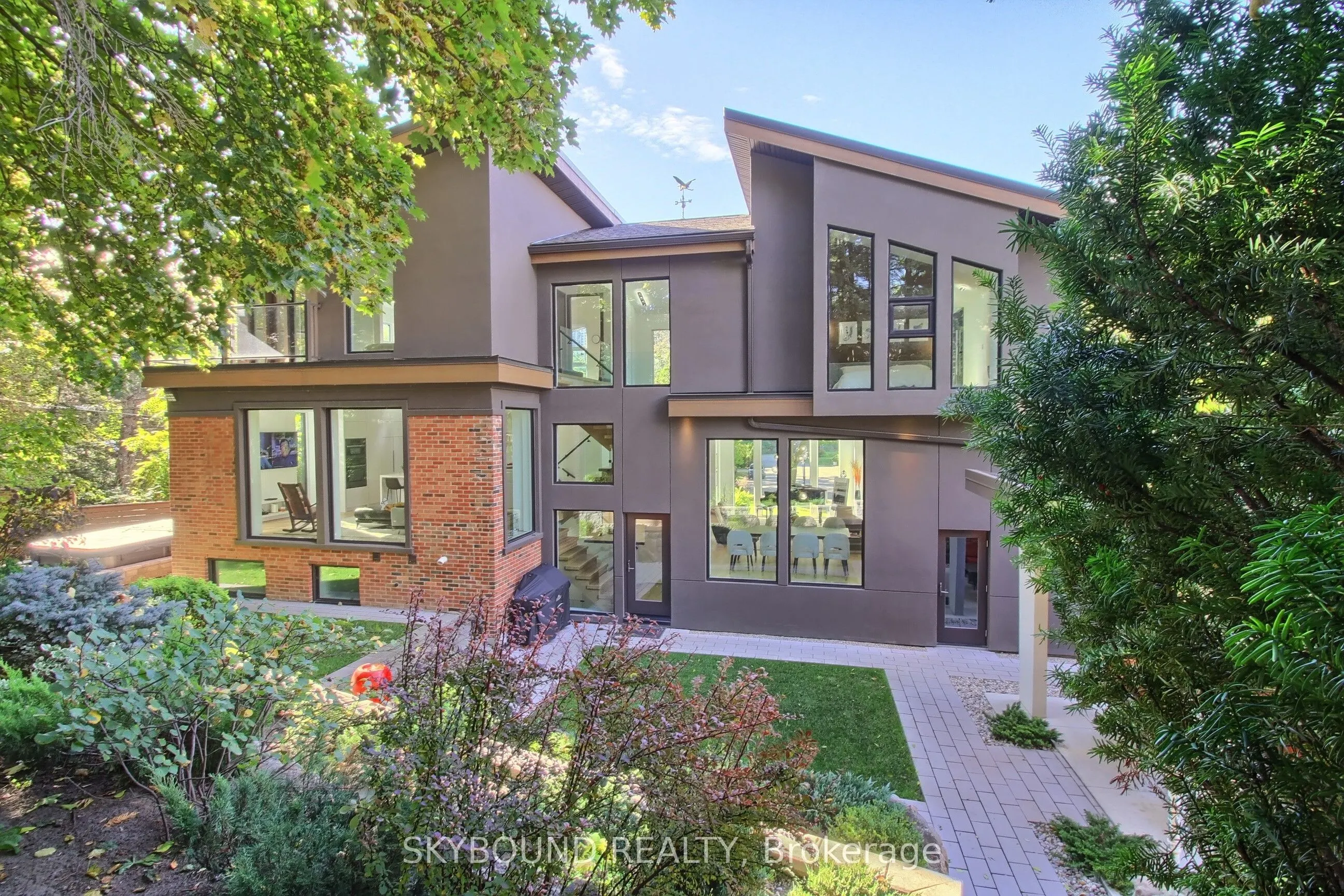 5 Hatton Court