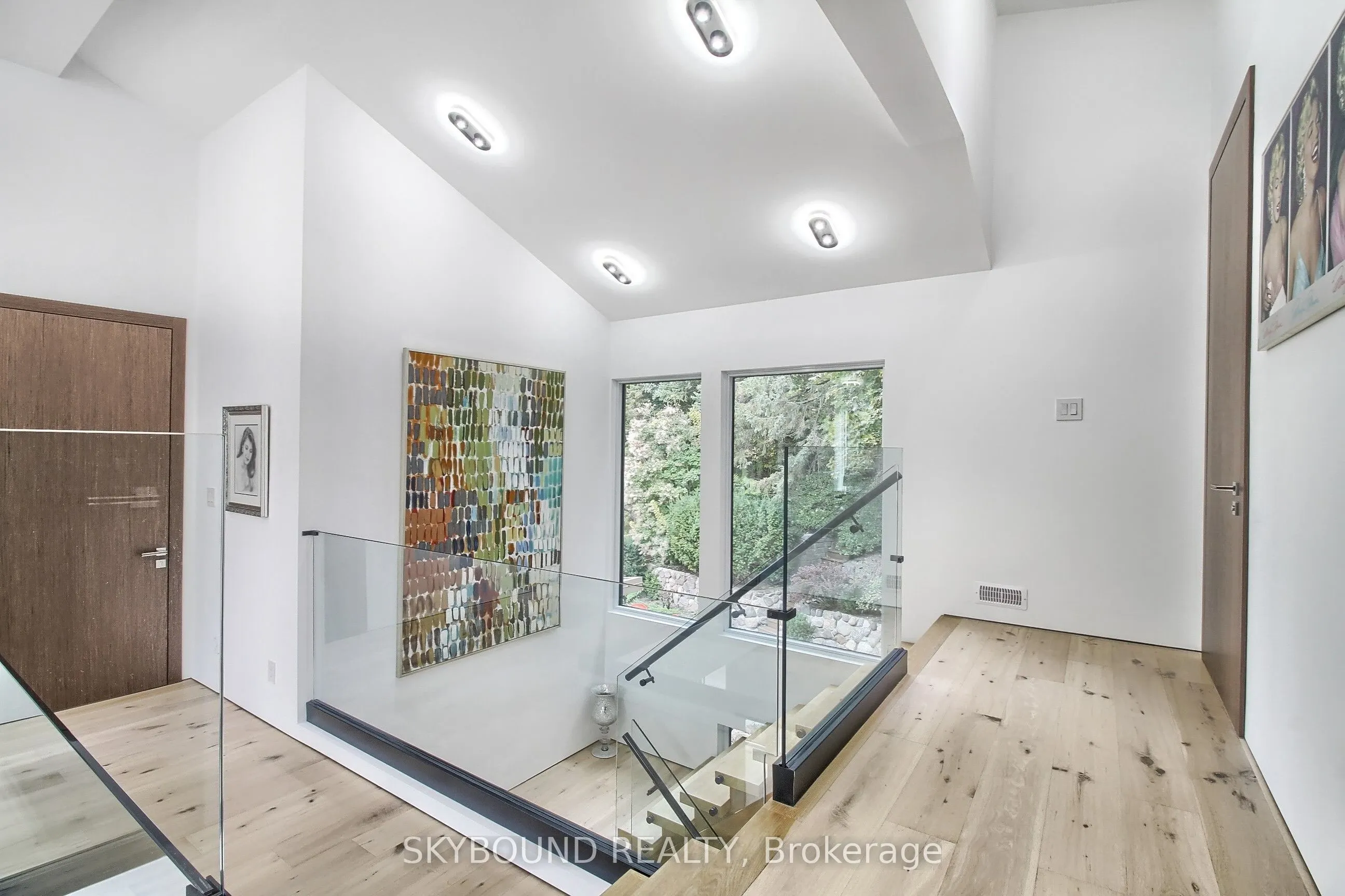 5 Hatton Court