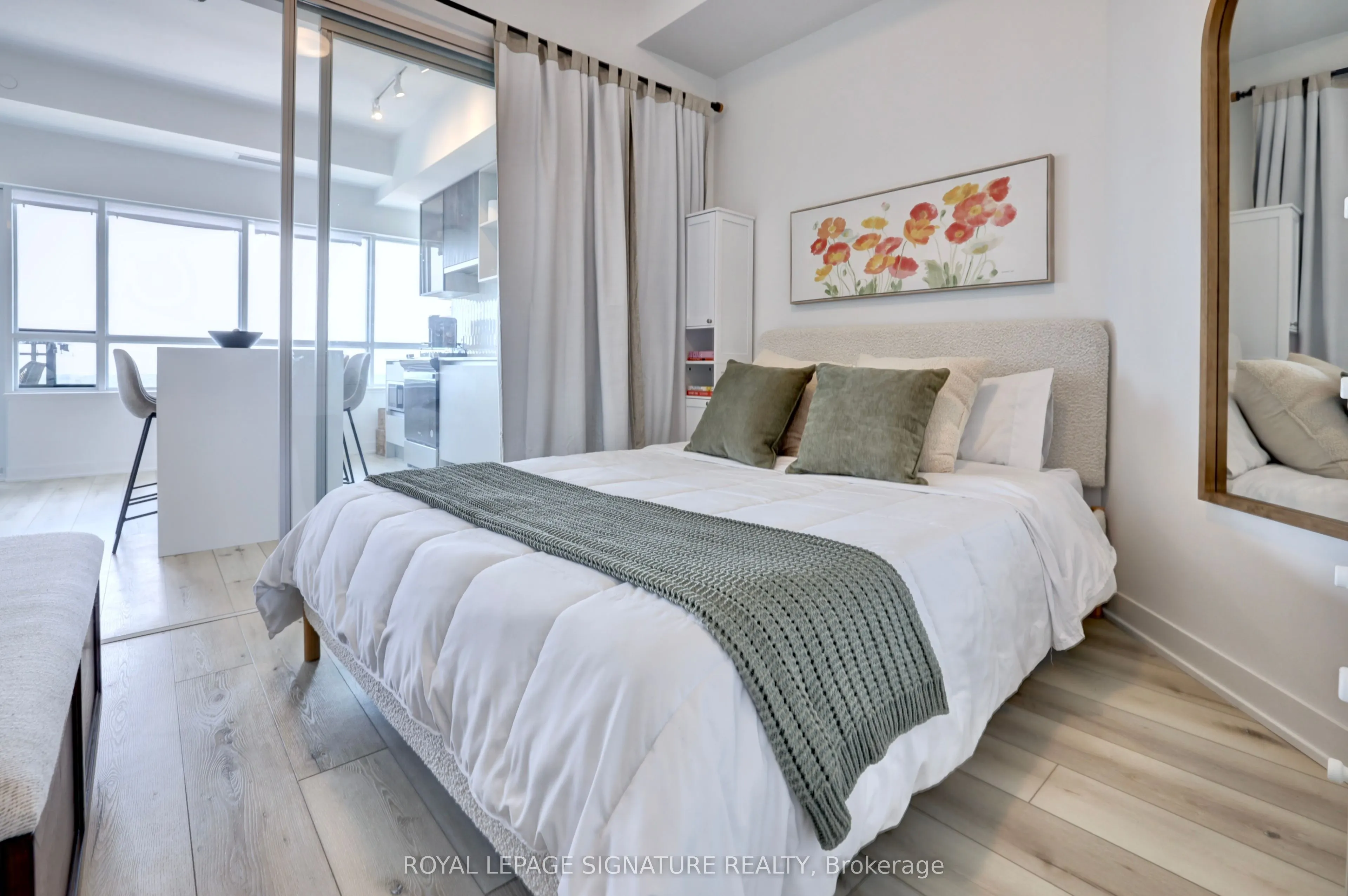 395 Dundas Street W #PH15