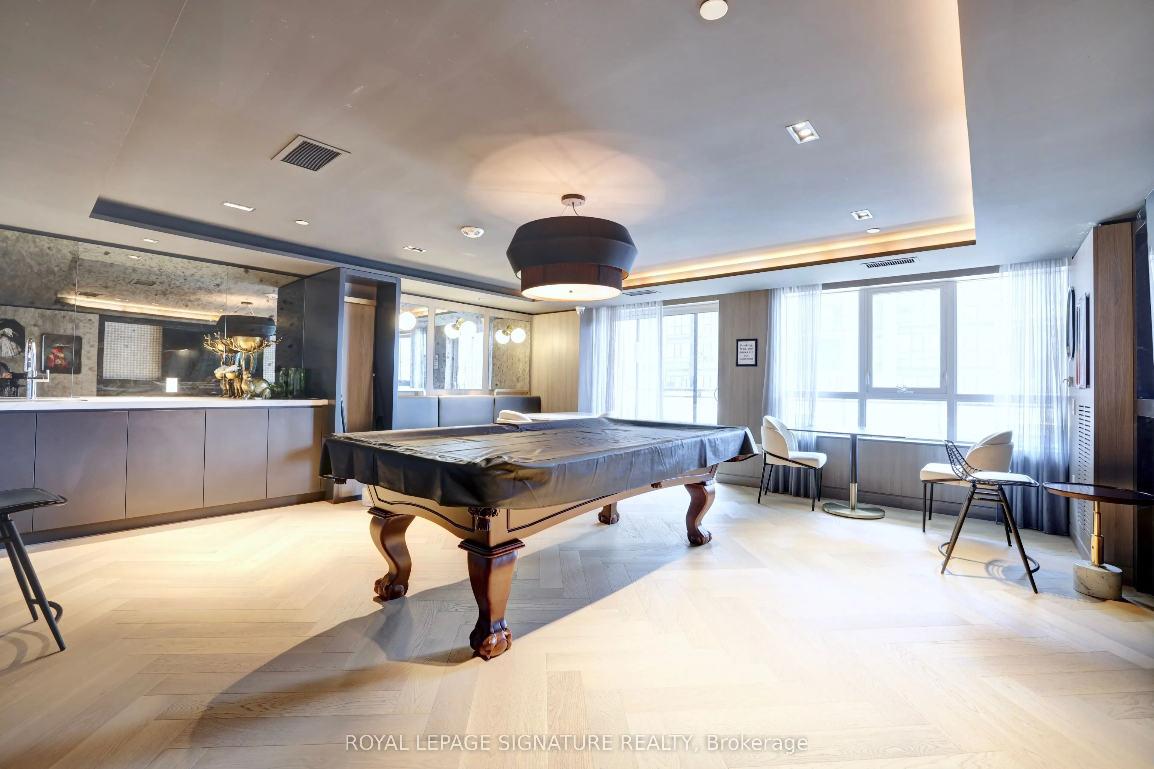 395 Dundas Street W #PH15