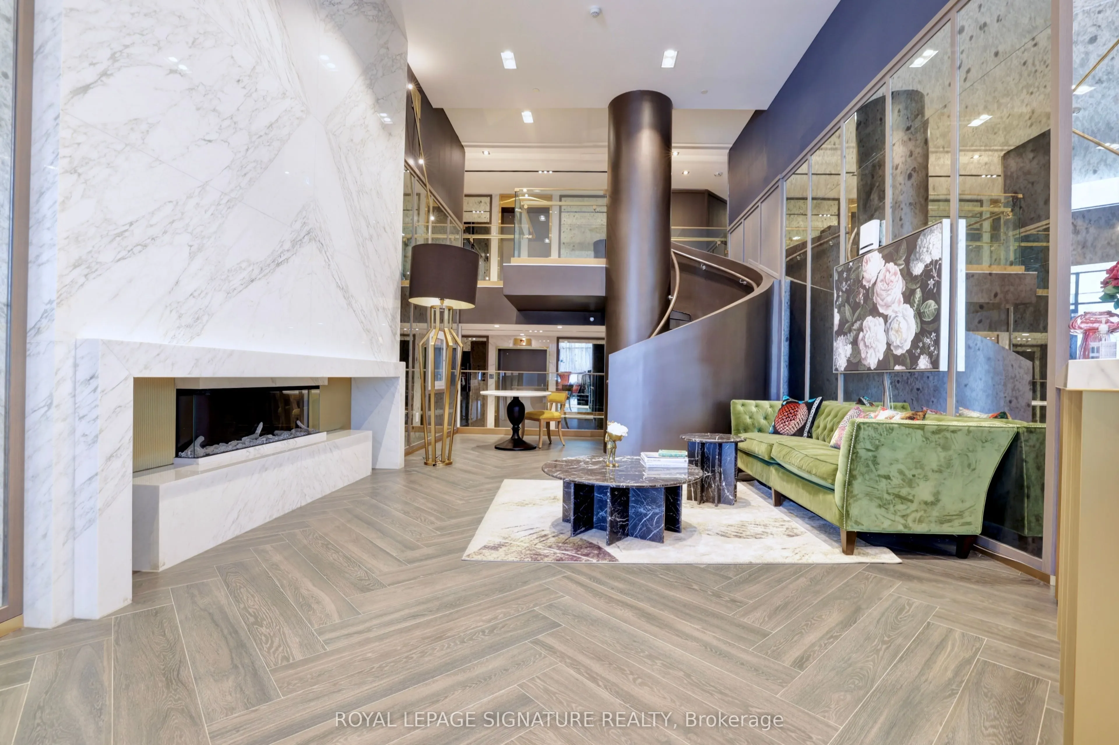 395 Dundas Street W #PH15