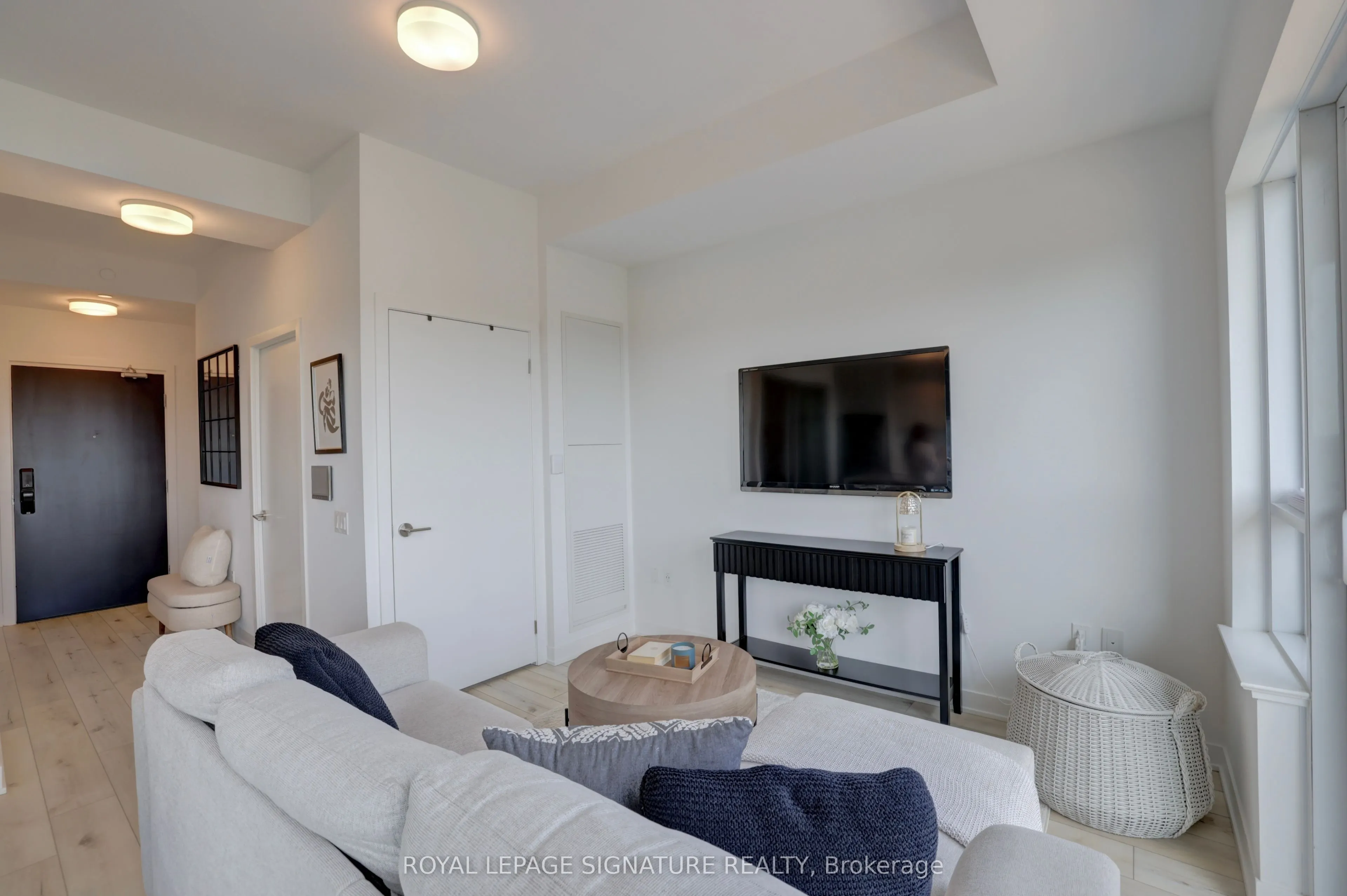 395 Dundas Street W #PH15