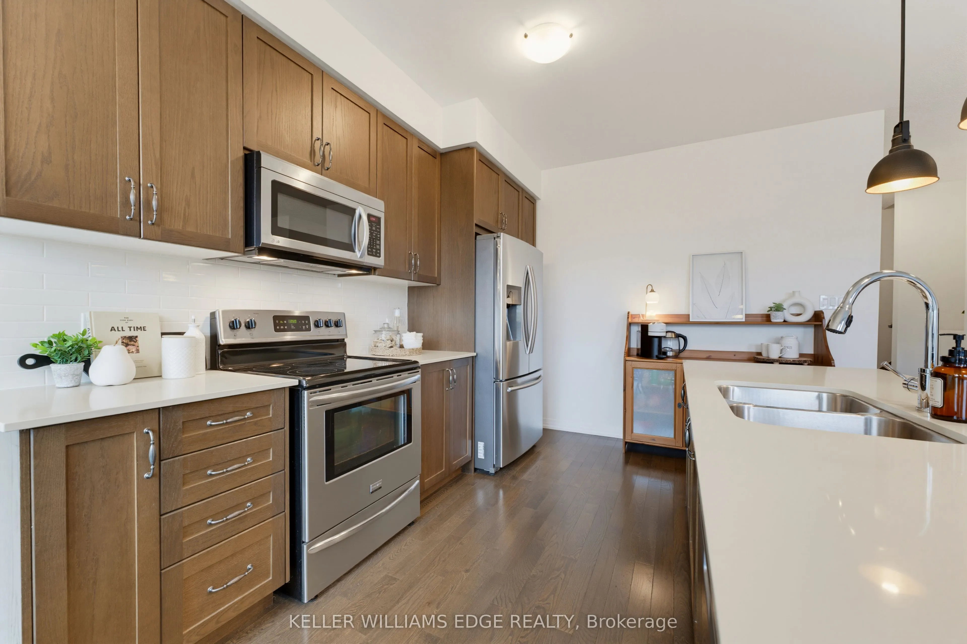 739 Banks Crescent