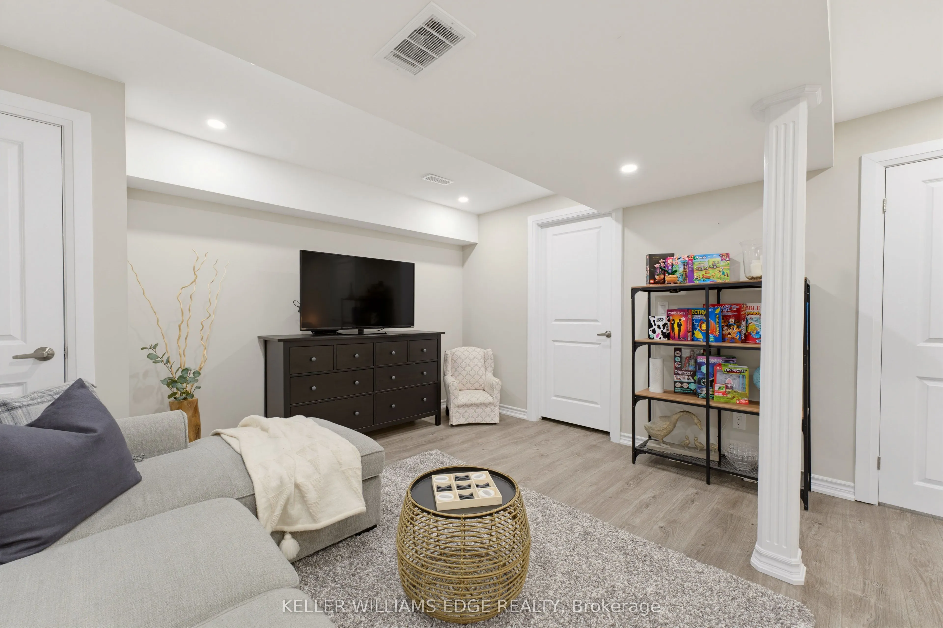 739 Banks Crescent