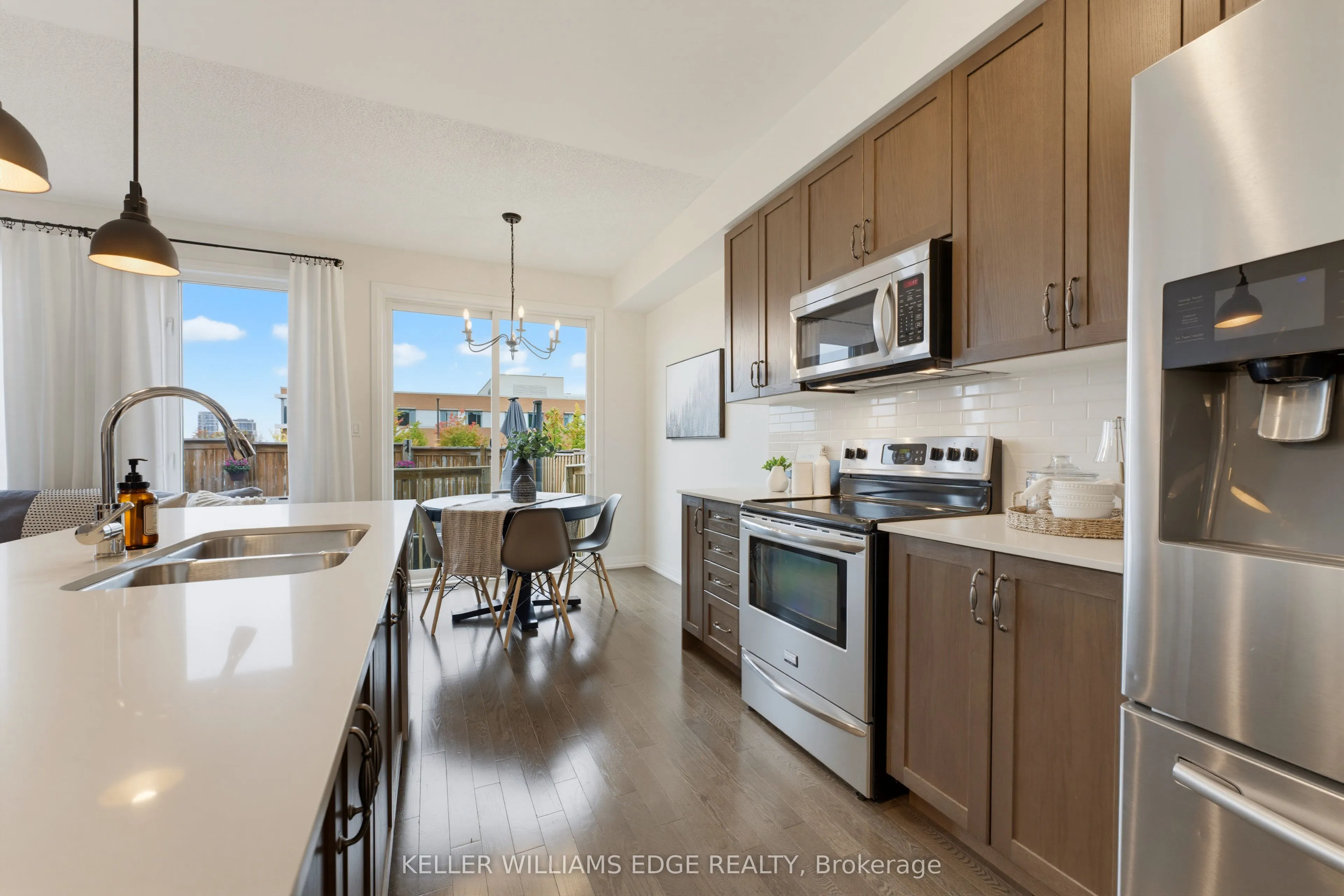 739 Banks Crescent