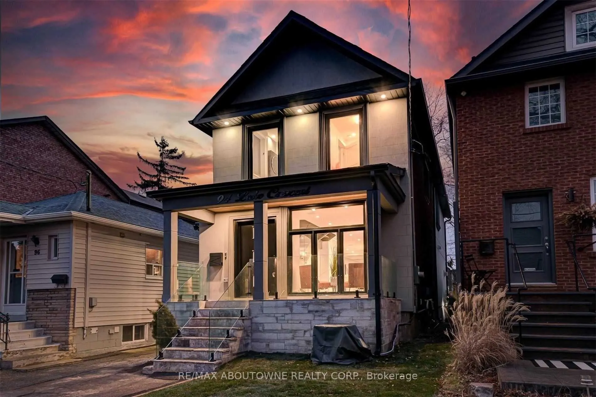 94 Lake Crescent