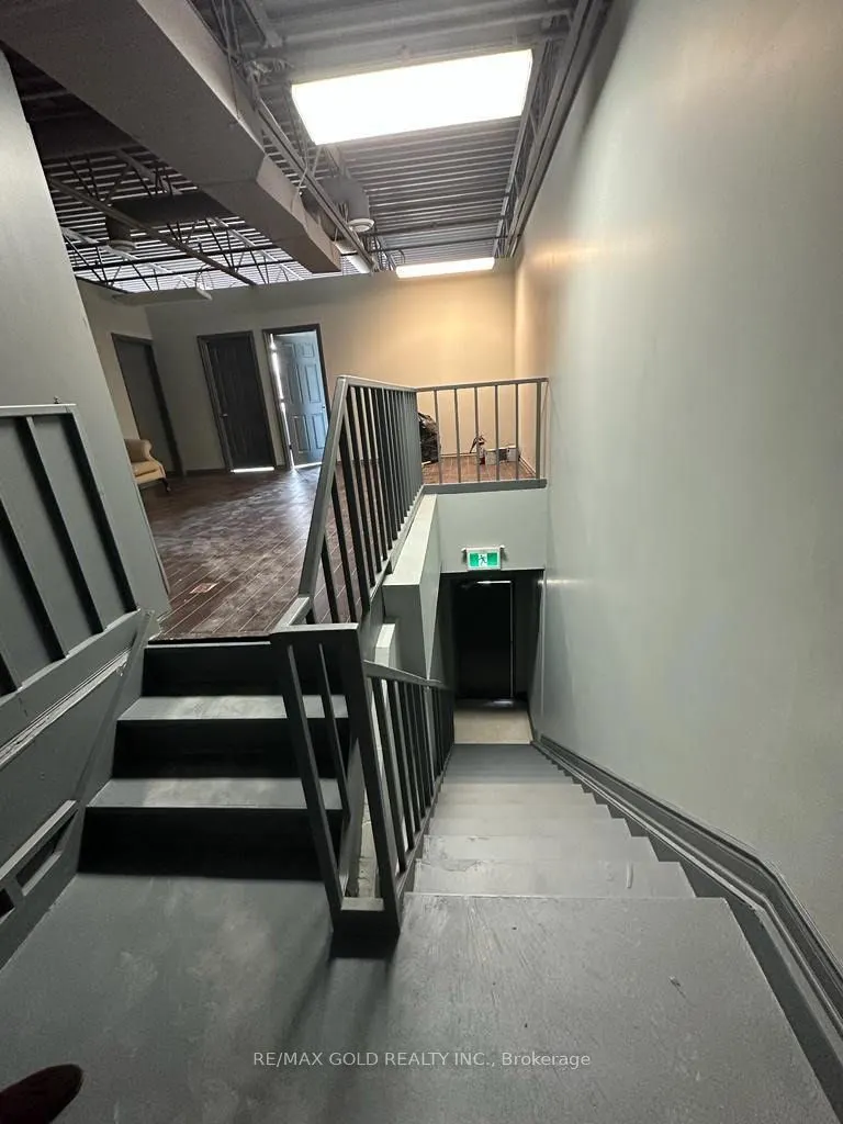 3A Edvac Drive #9-upstairs