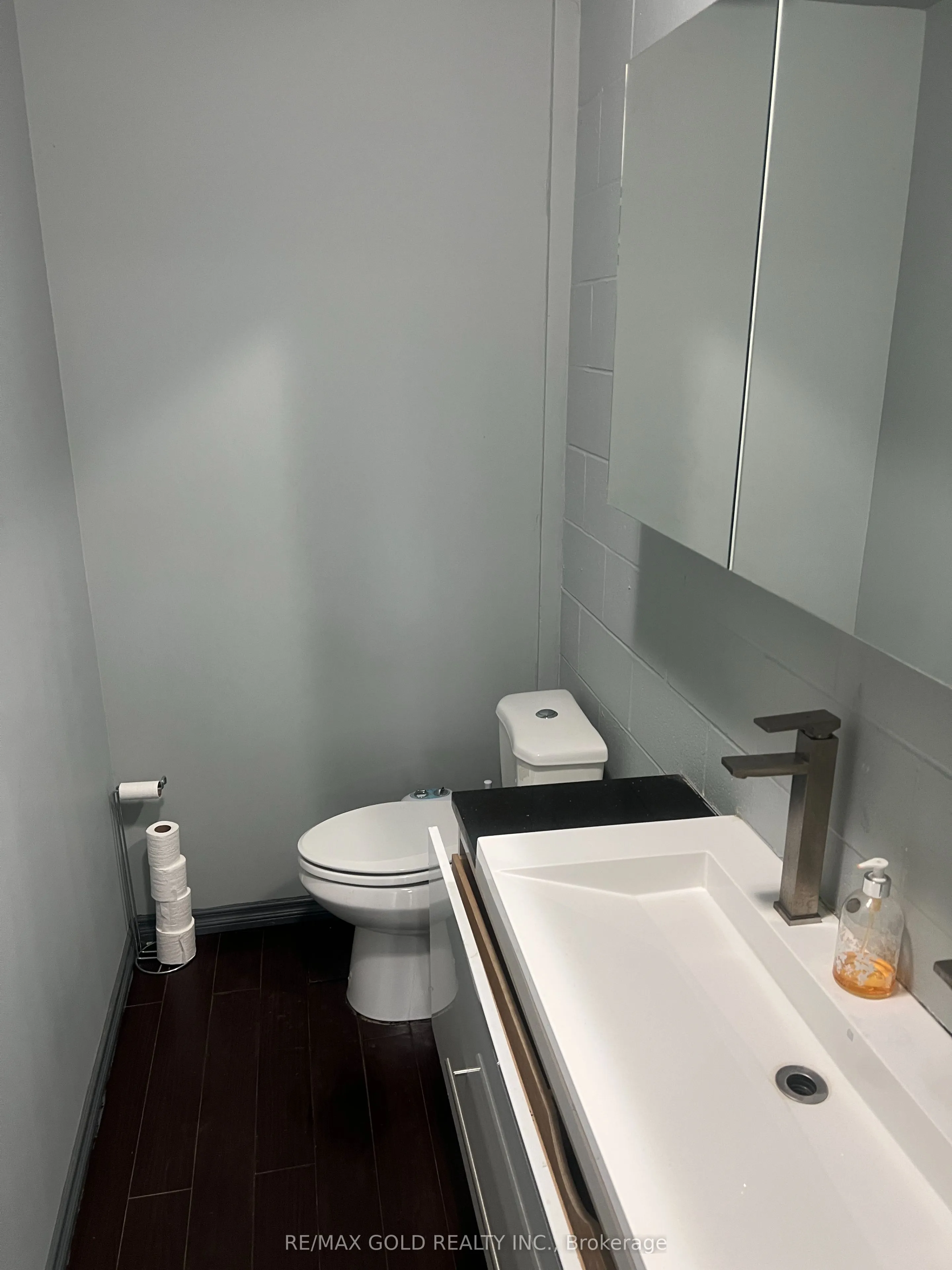 3A Edvac Drive #9-upstairs