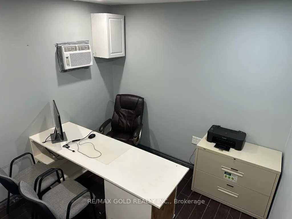 3A Edvac Drive #9-upstairs