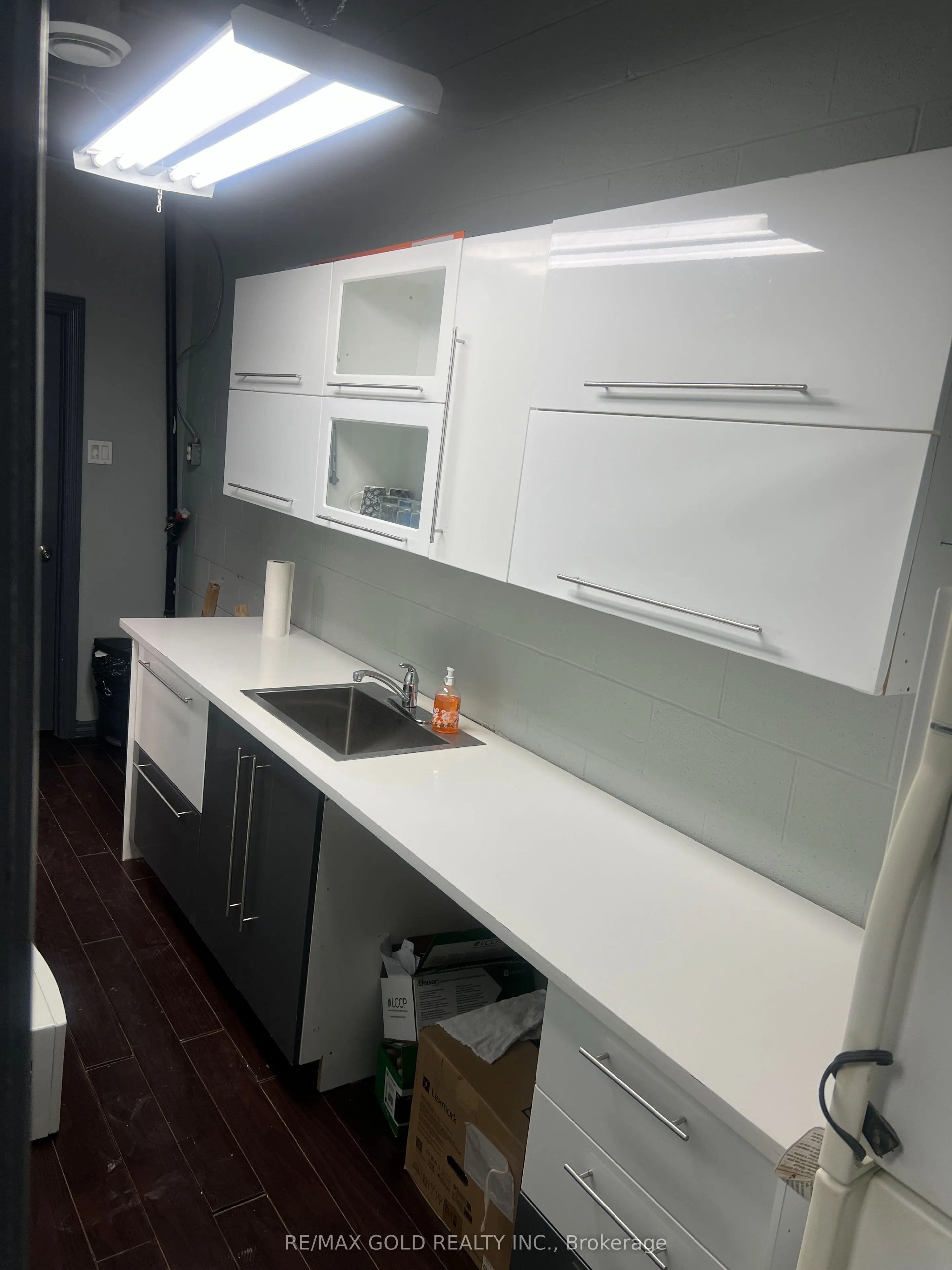 3A Edvac Drive #9-upstairs