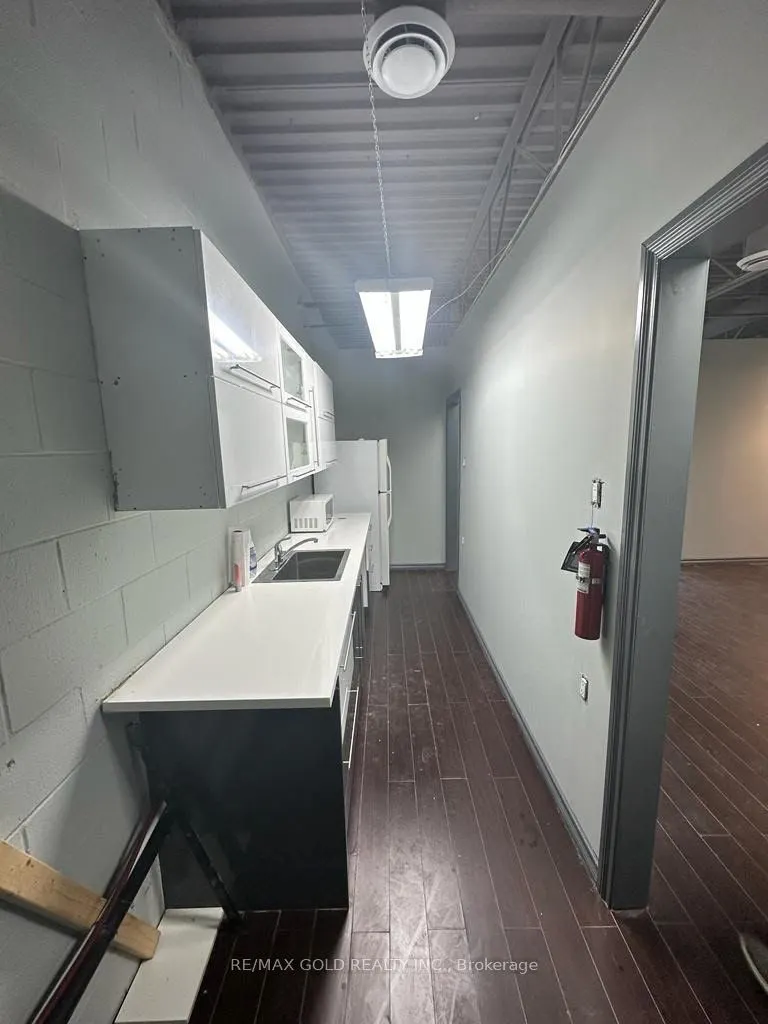 3A Edvac Drive #9-upstairs