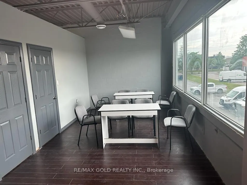 3A Edvac Drive #9-upstairs