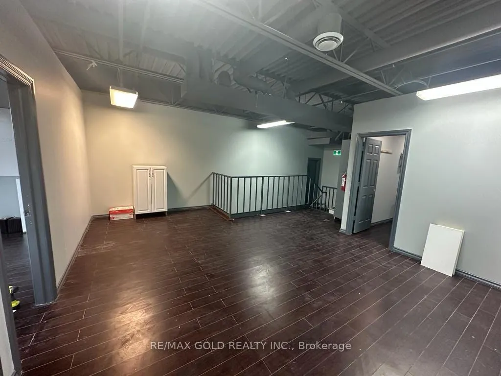 3A Edvac Drive #9-upstairs