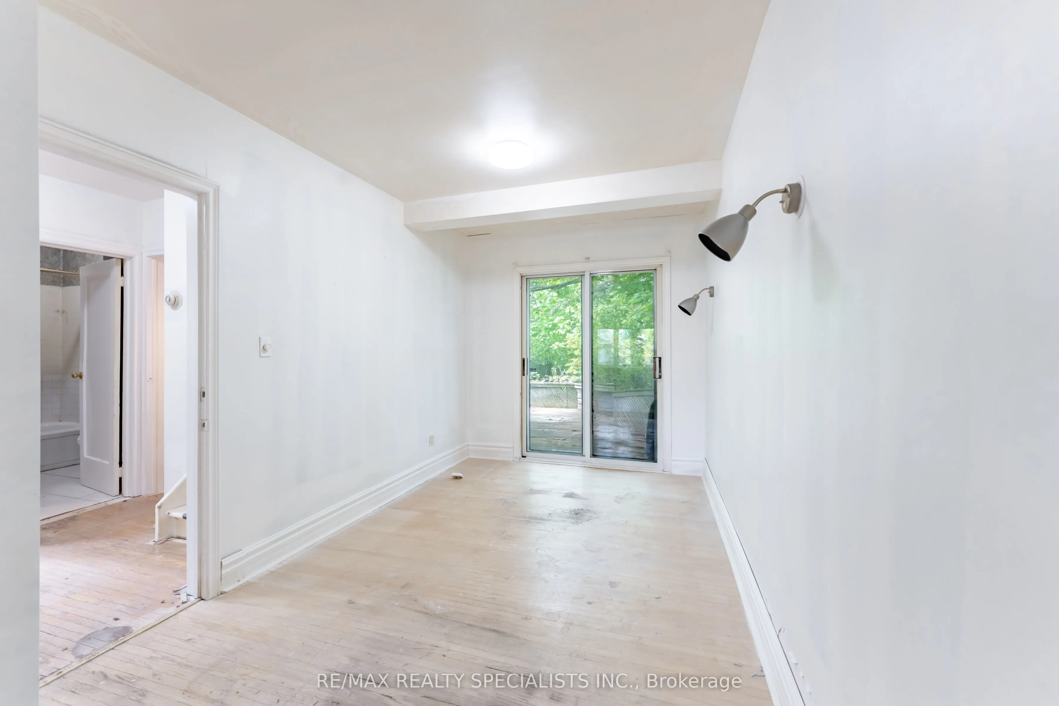 4 Elton Crescent