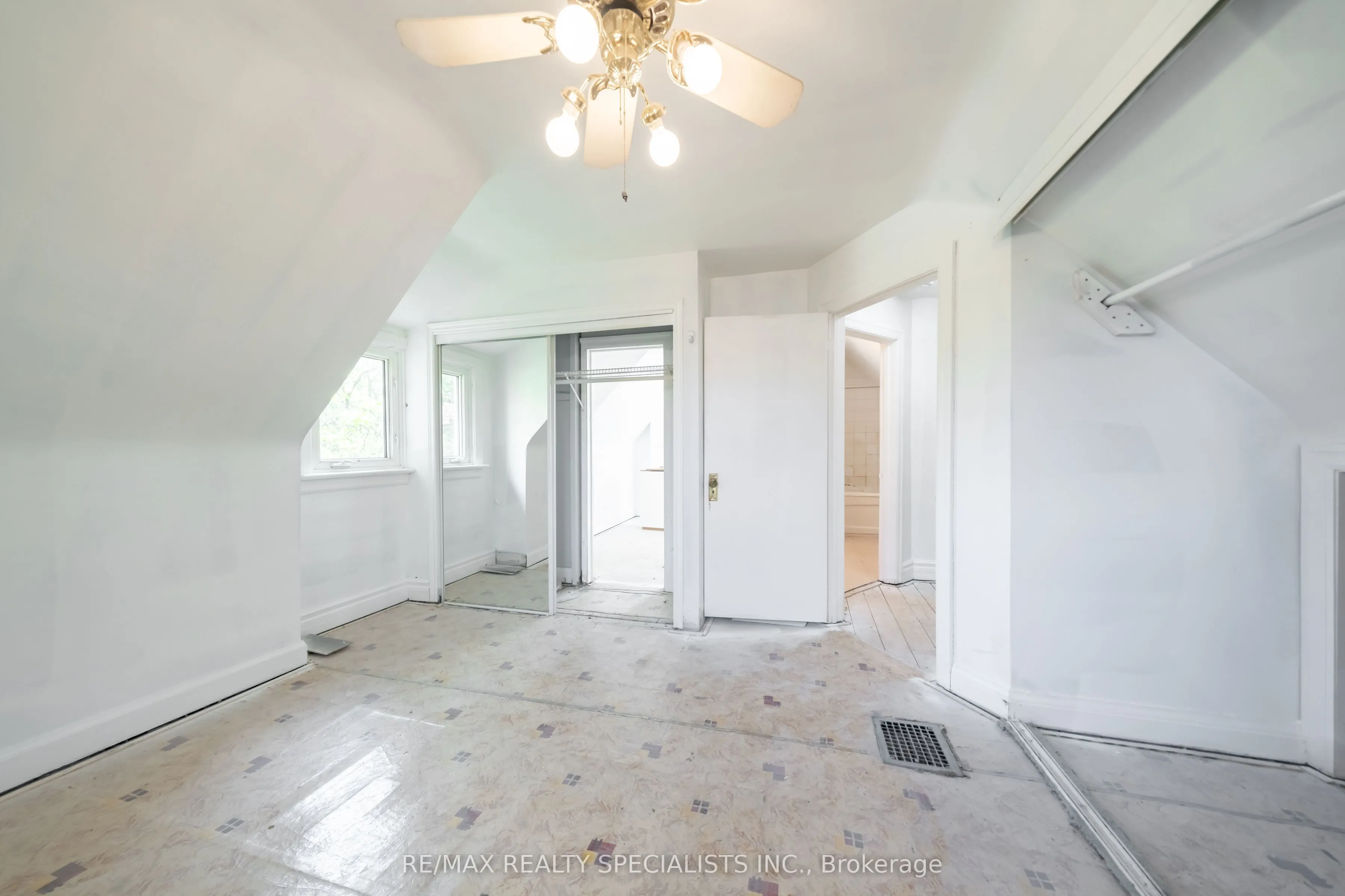 4 Elton Crescent