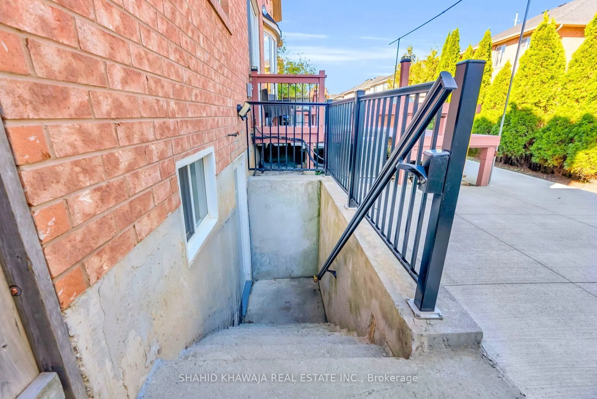 1493 Marshall Crescent