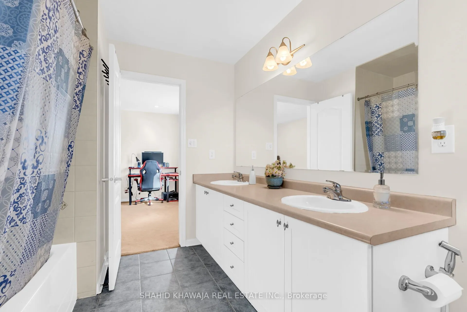 1493 Marshall Crescent