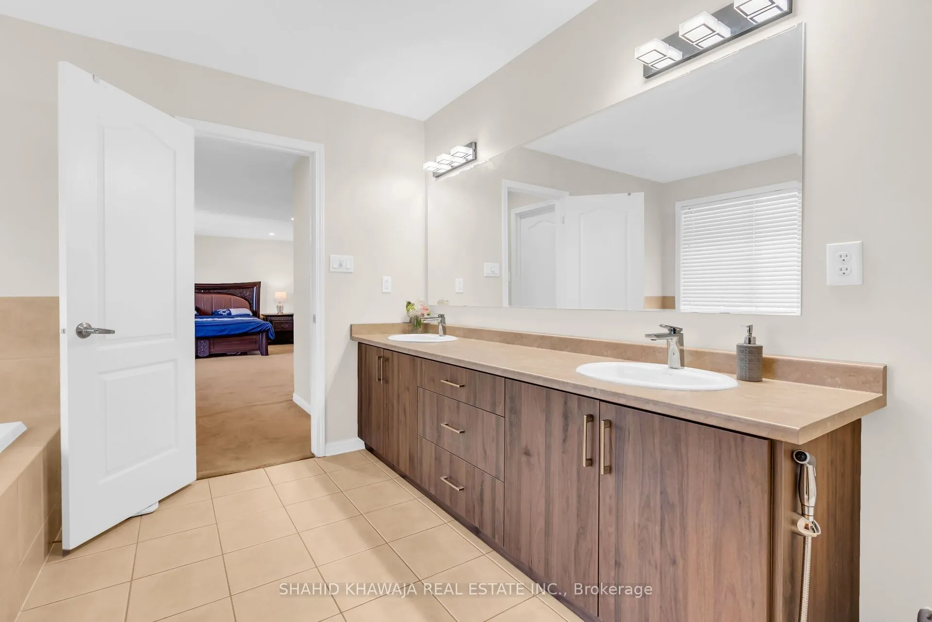 1493 Marshall Crescent