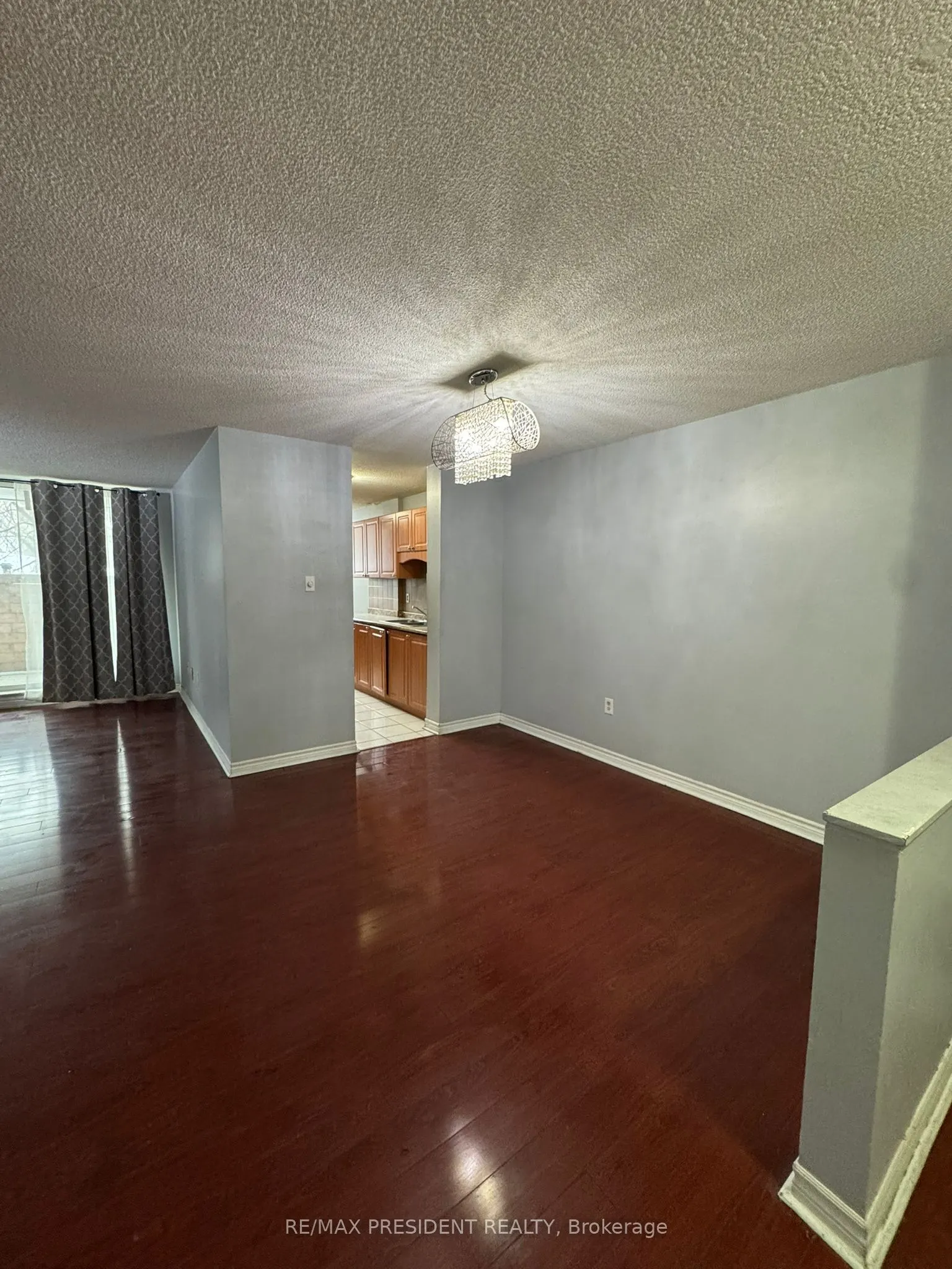21 Knightsbridge Road #101