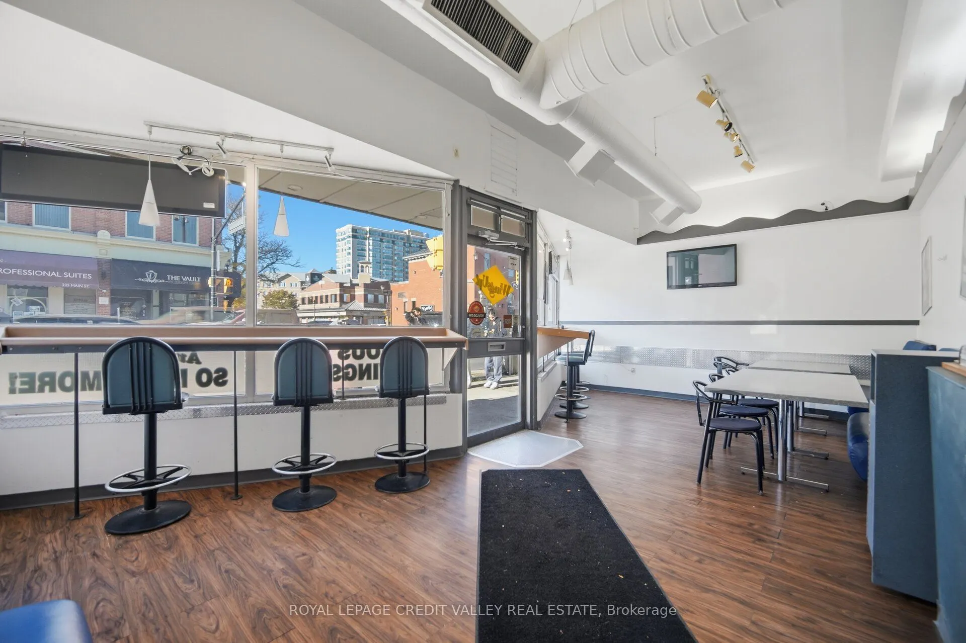 228 Main Street E