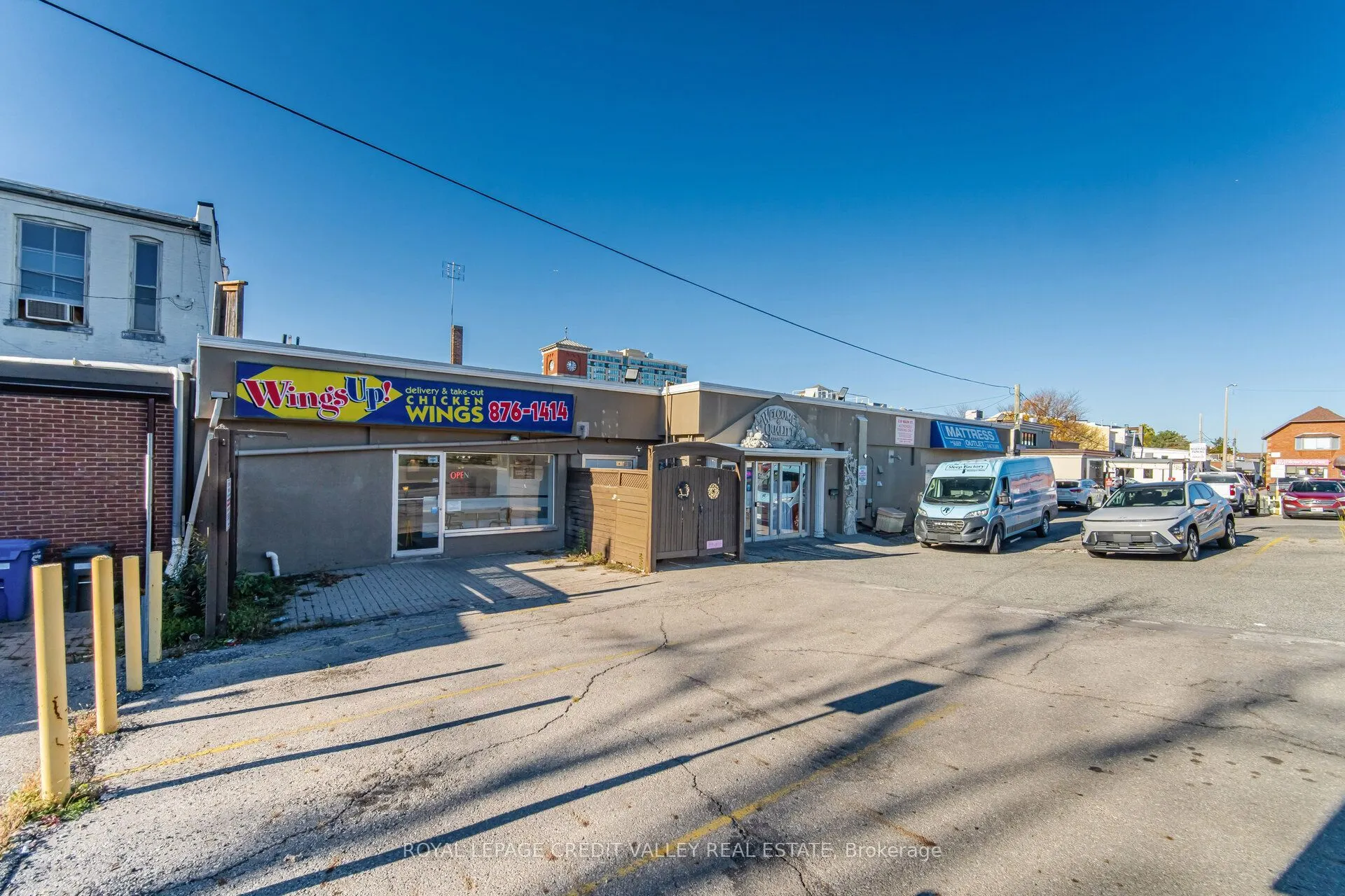 228 Main Street E