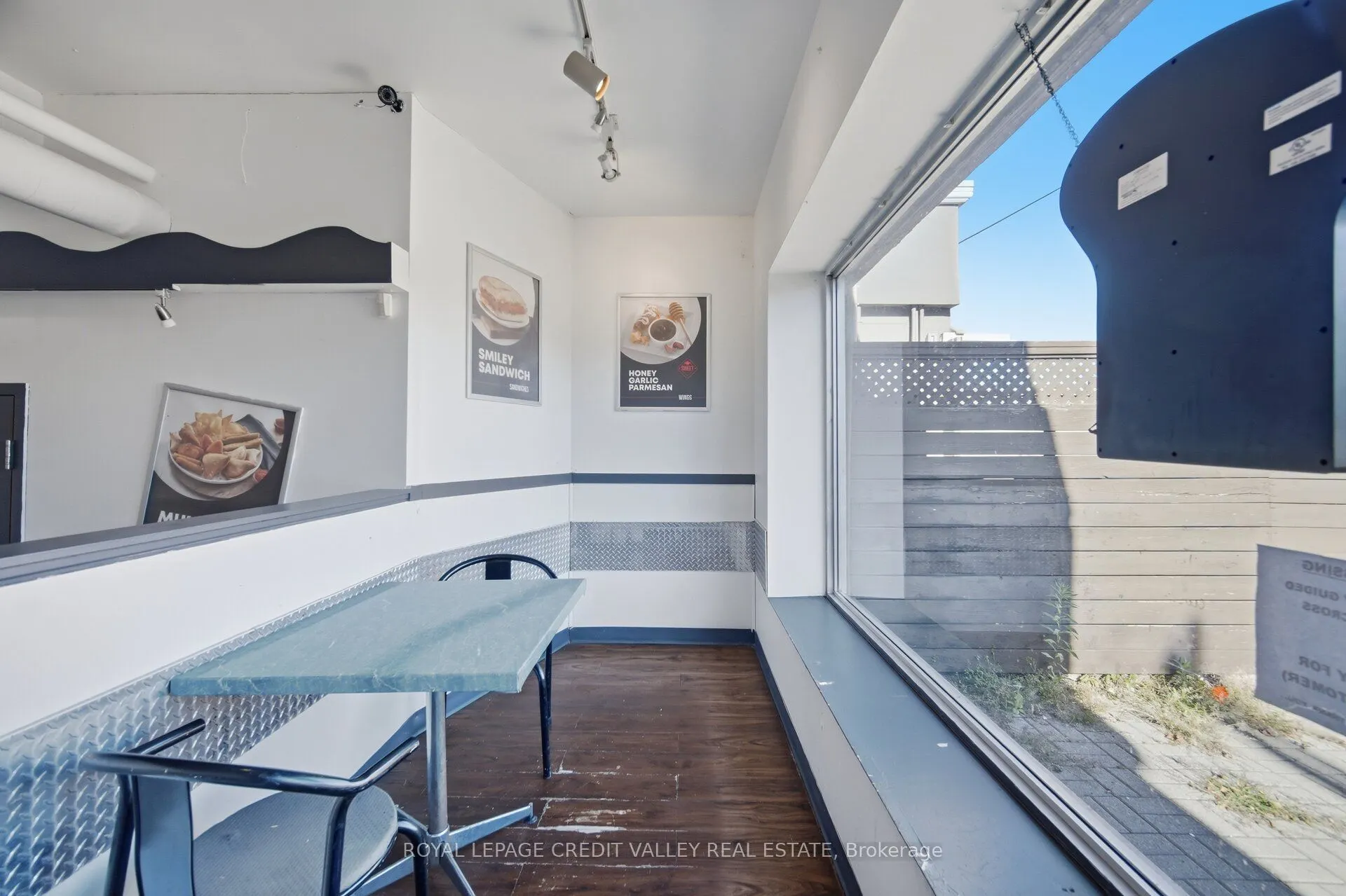 228 Main Street E