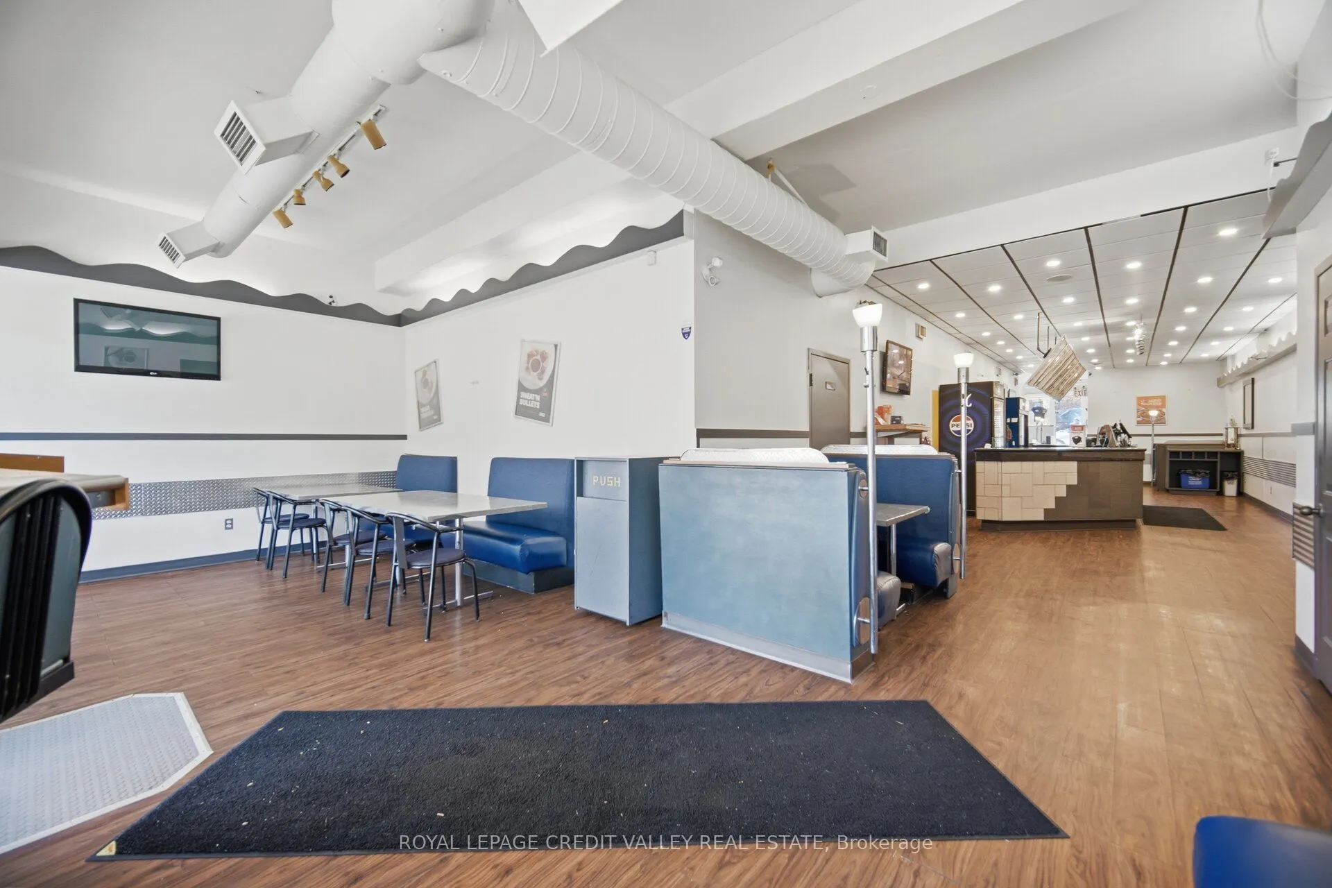 228 Main Street E