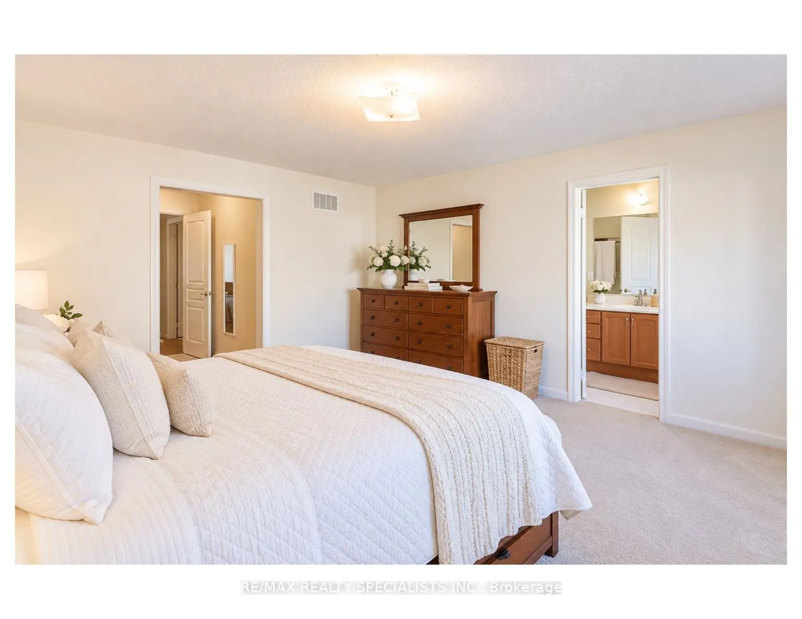 3428 Stoney Crescent