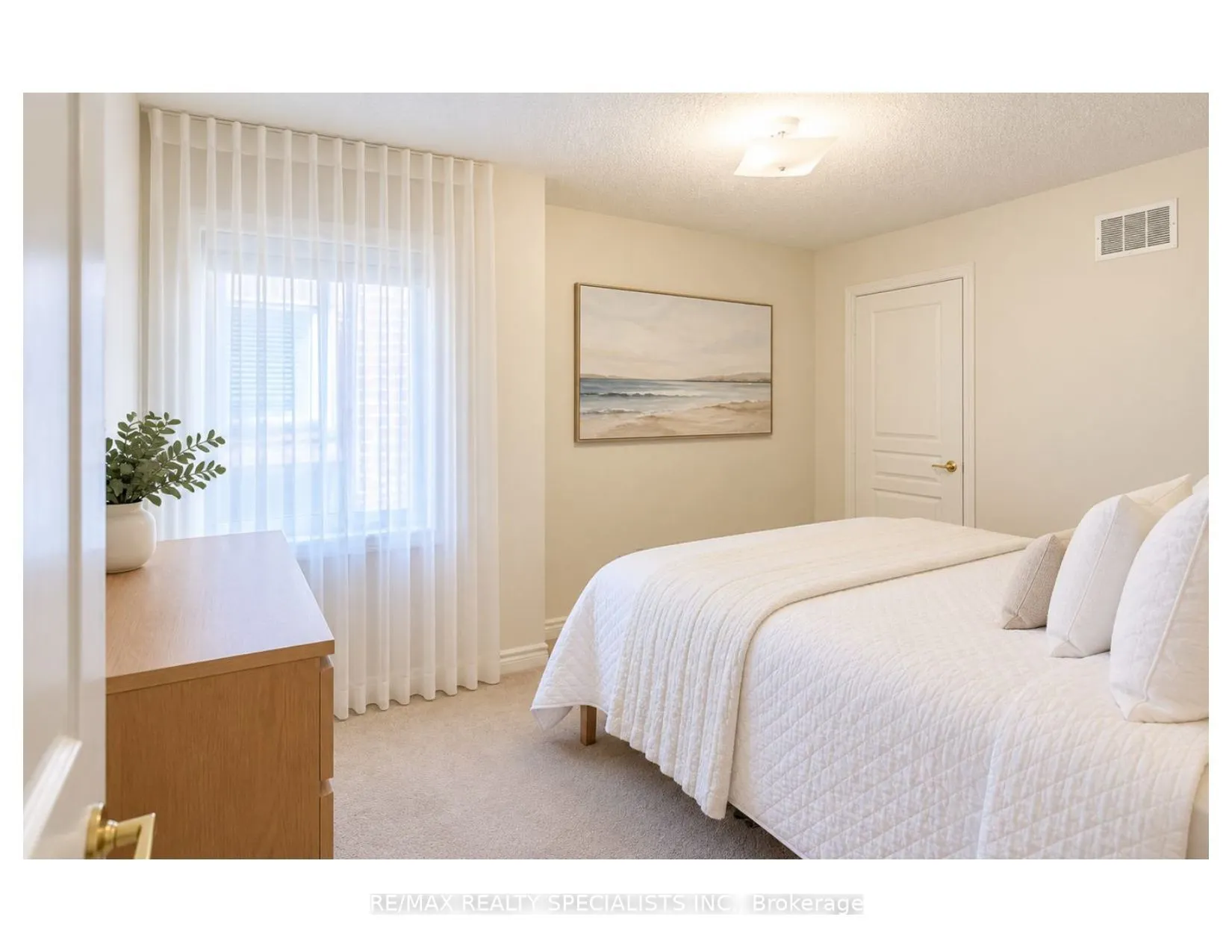 3428 Stoney Crescent