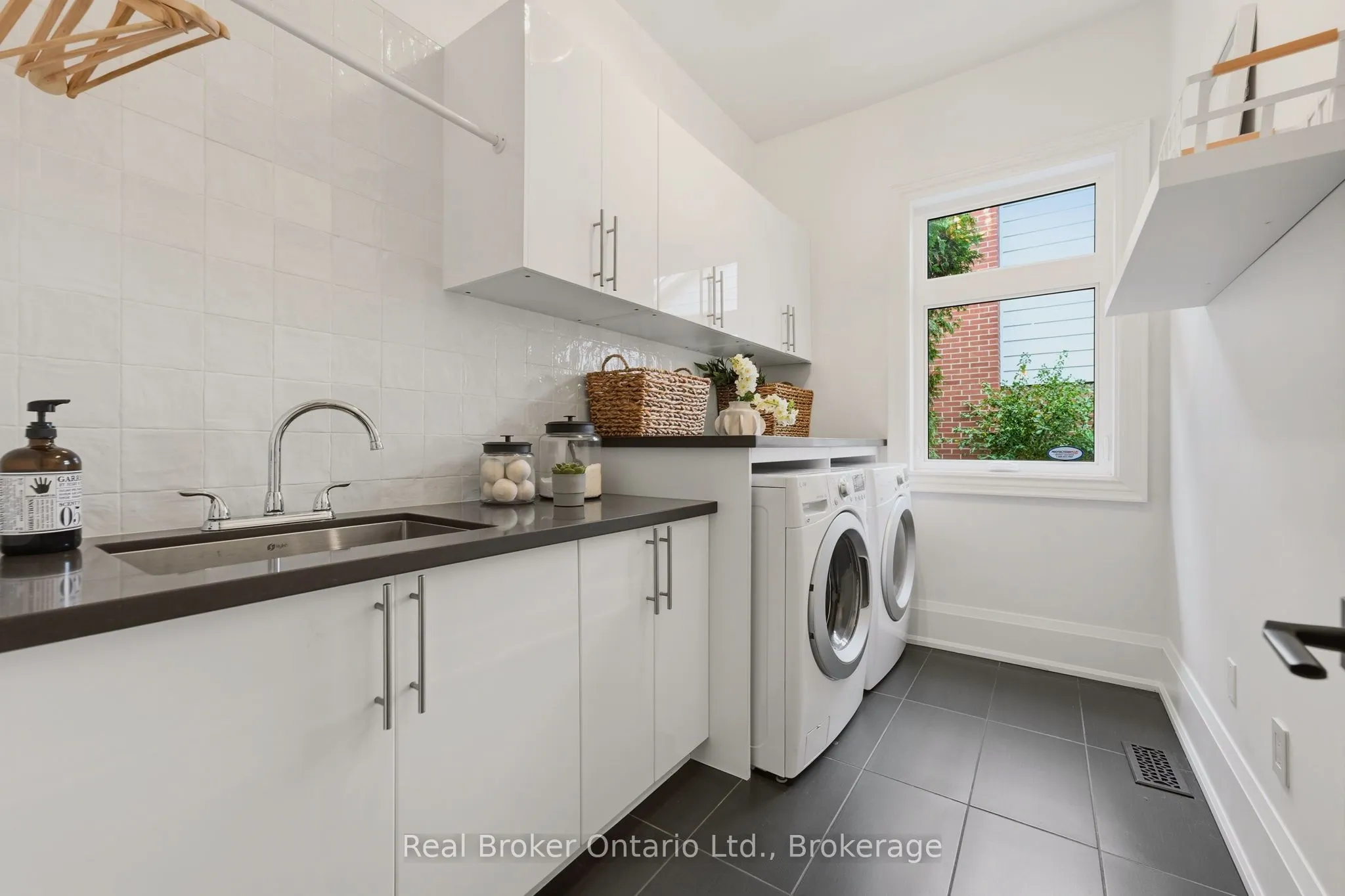 175 North Shore Boulevard W