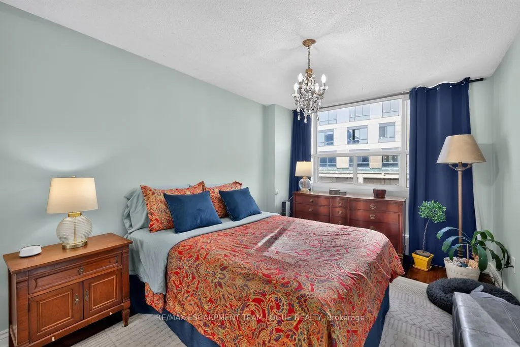 2263 Marine Drive #301