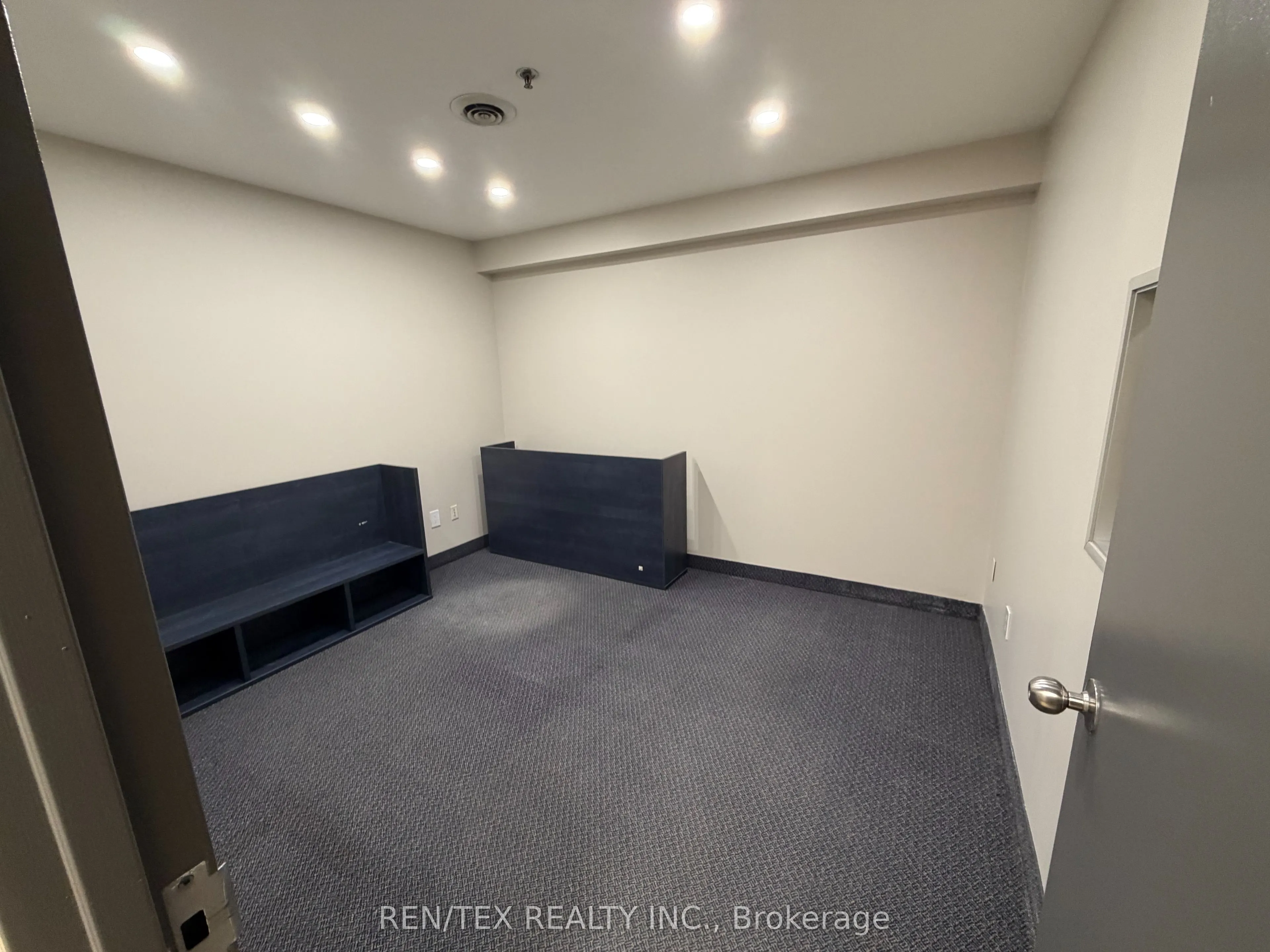 42 Steinway Boulevard #6-7