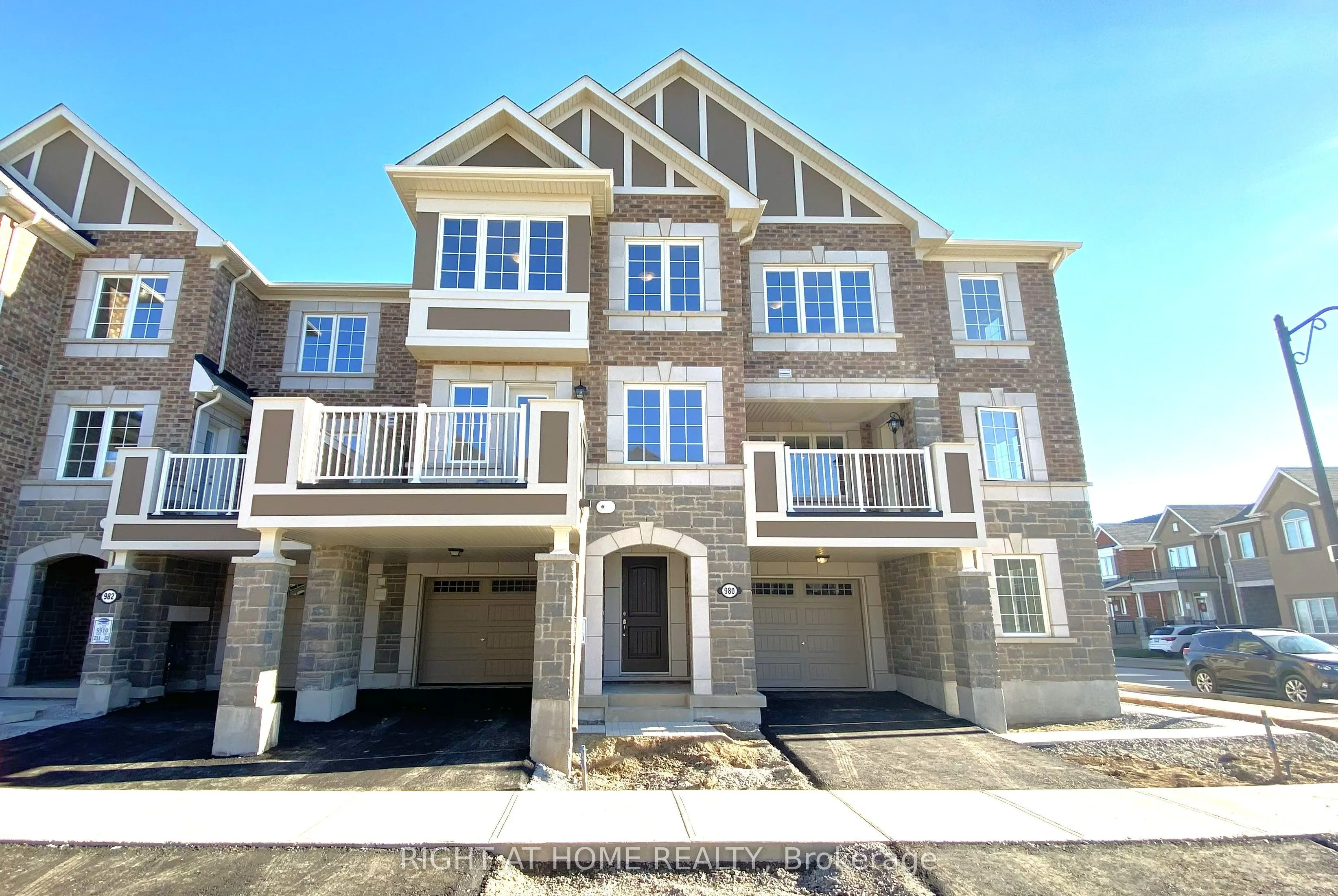 980 Alder Gate